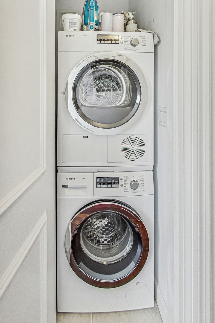 111 E Chestnut Street Unit: 48A