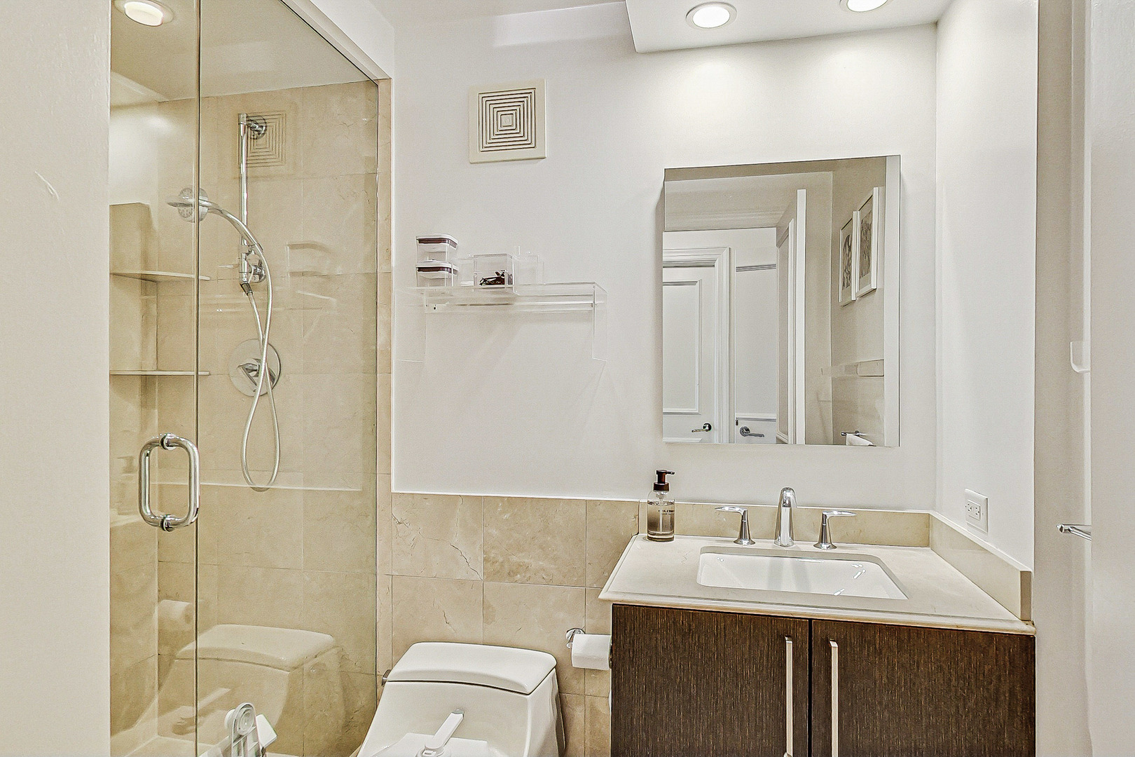 111 E Chestnut Street Unit: 48A