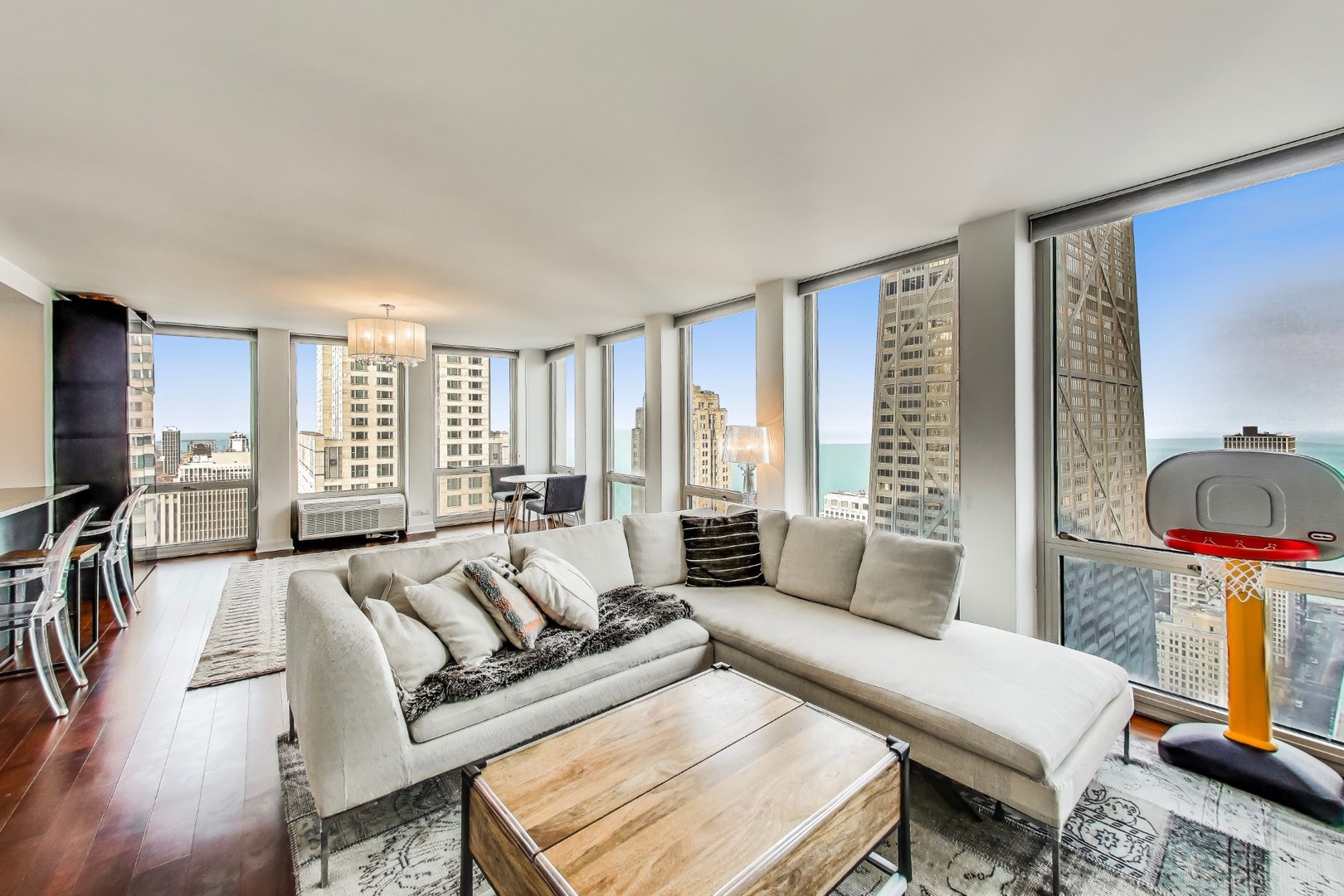 111 E Chestnut Street Unit: 48A