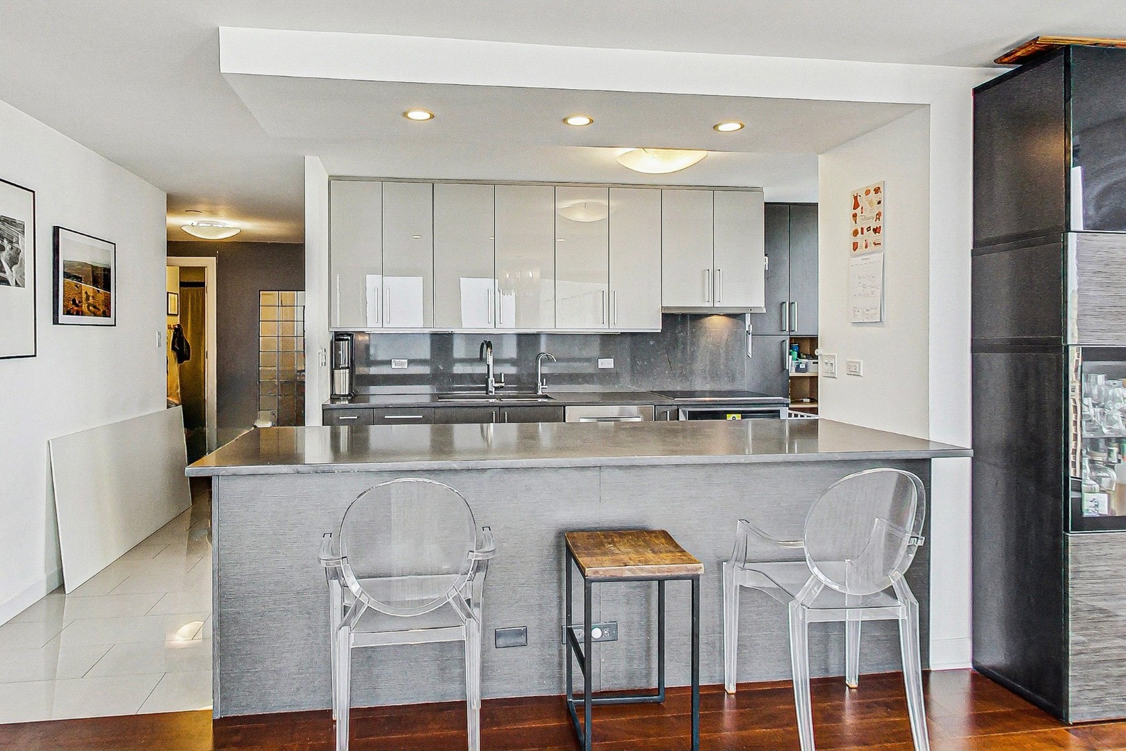 111 E Chestnut Street Unit: 48A