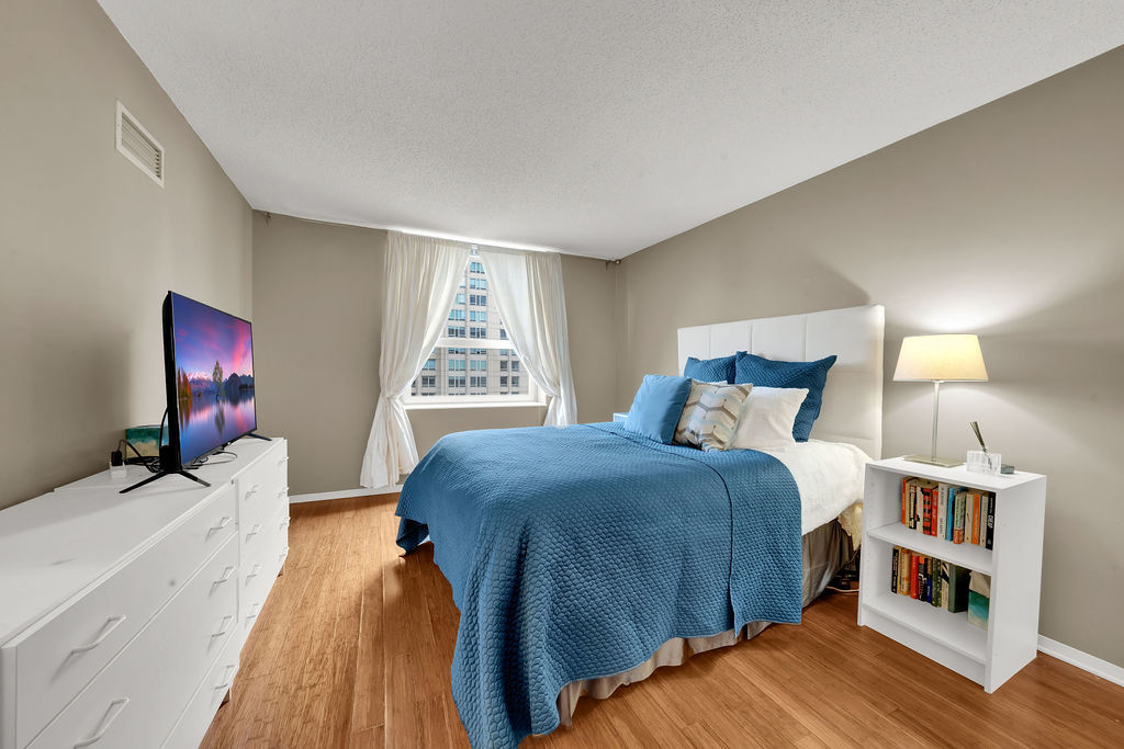545 N Dearborn Street Unit: 2202