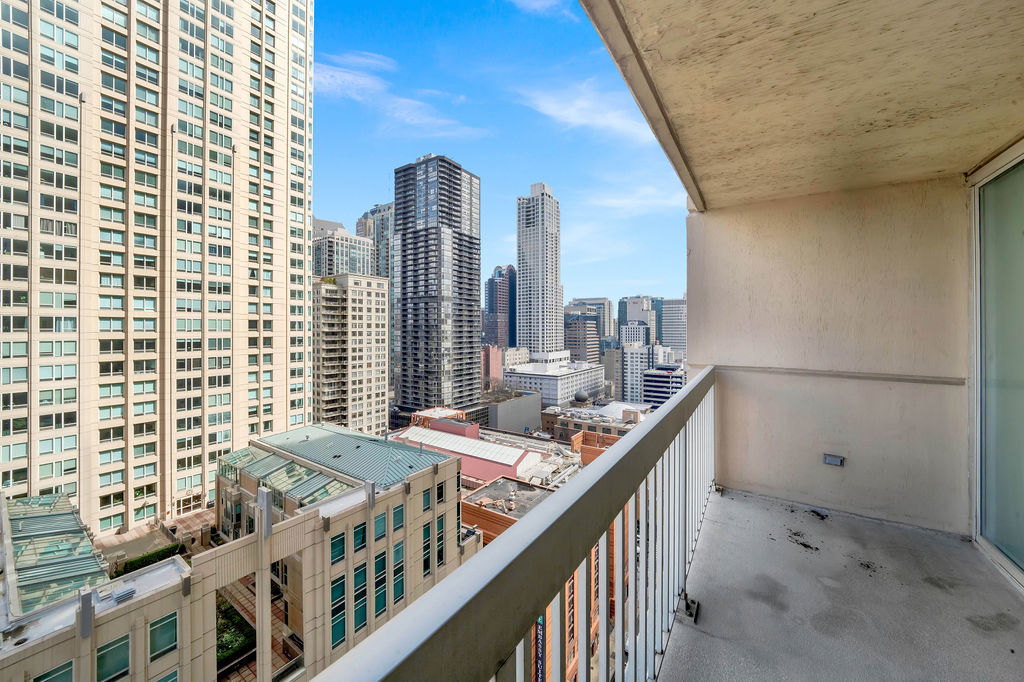 545 N Dearborn Street Unit: 2202