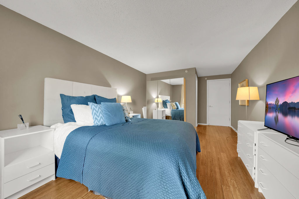 545 N Dearborn Street Unit: 2202