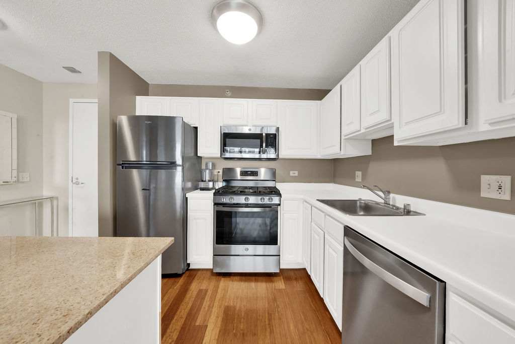 545 N Dearborn Street Unit: 2202