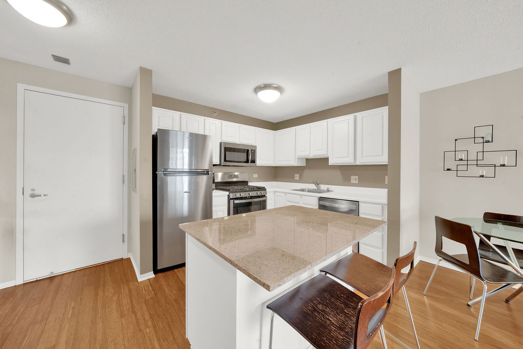 545 N Dearborn Street Unit: 2202