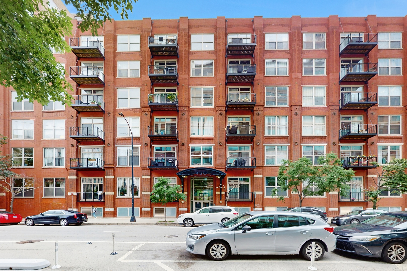420 S CLINTON Avenue Unit: 704A