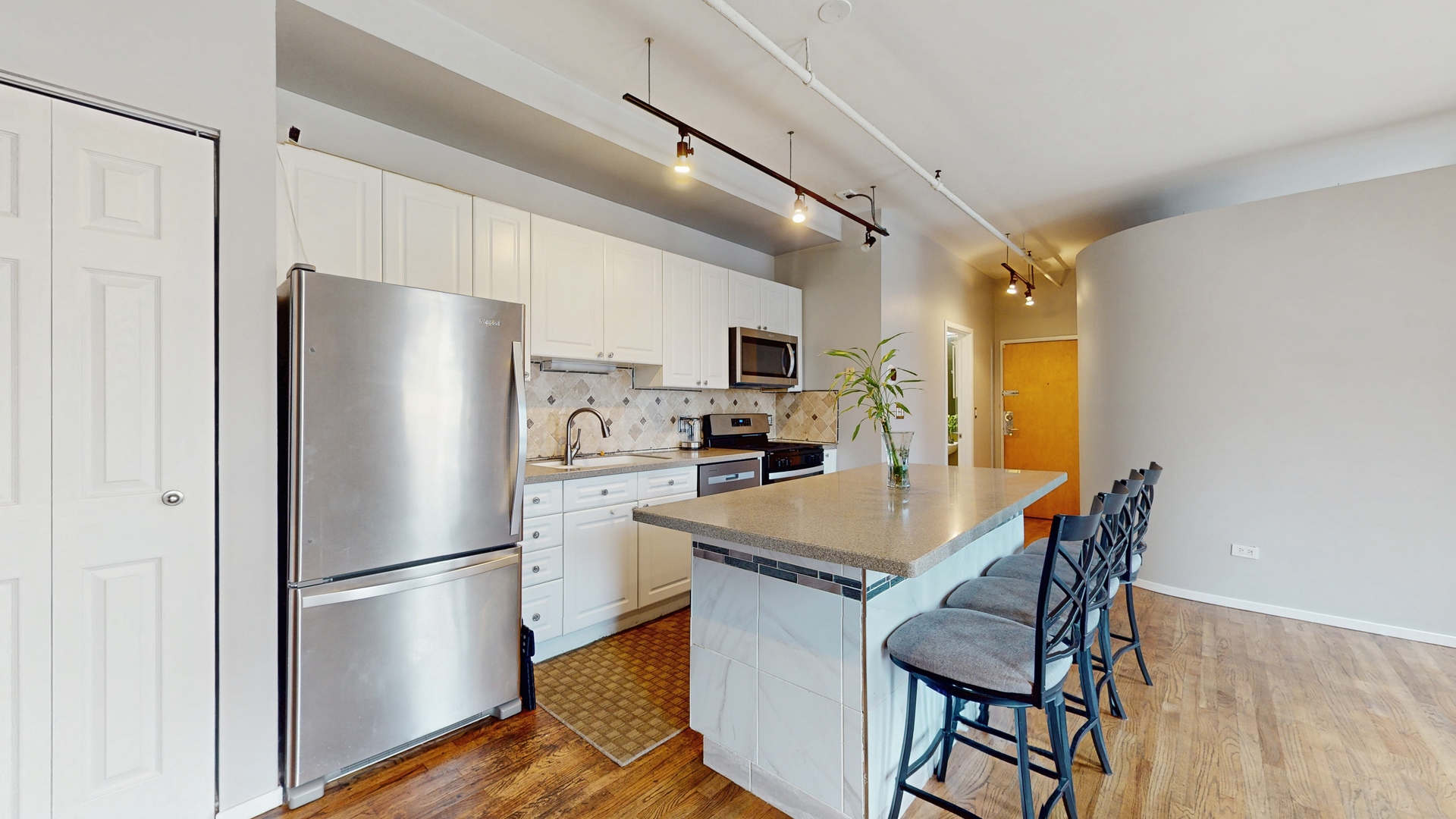 420 S CLINTON Avenue Unit: 704A