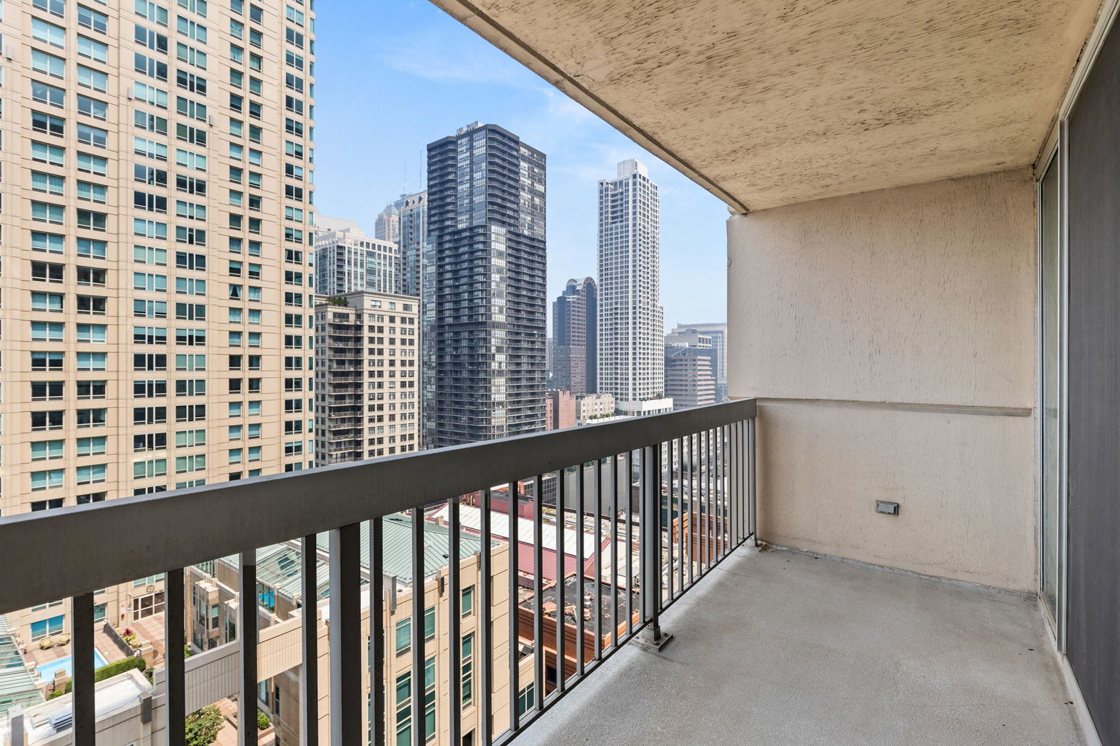 545 N Dearborn Street Unit: 2202