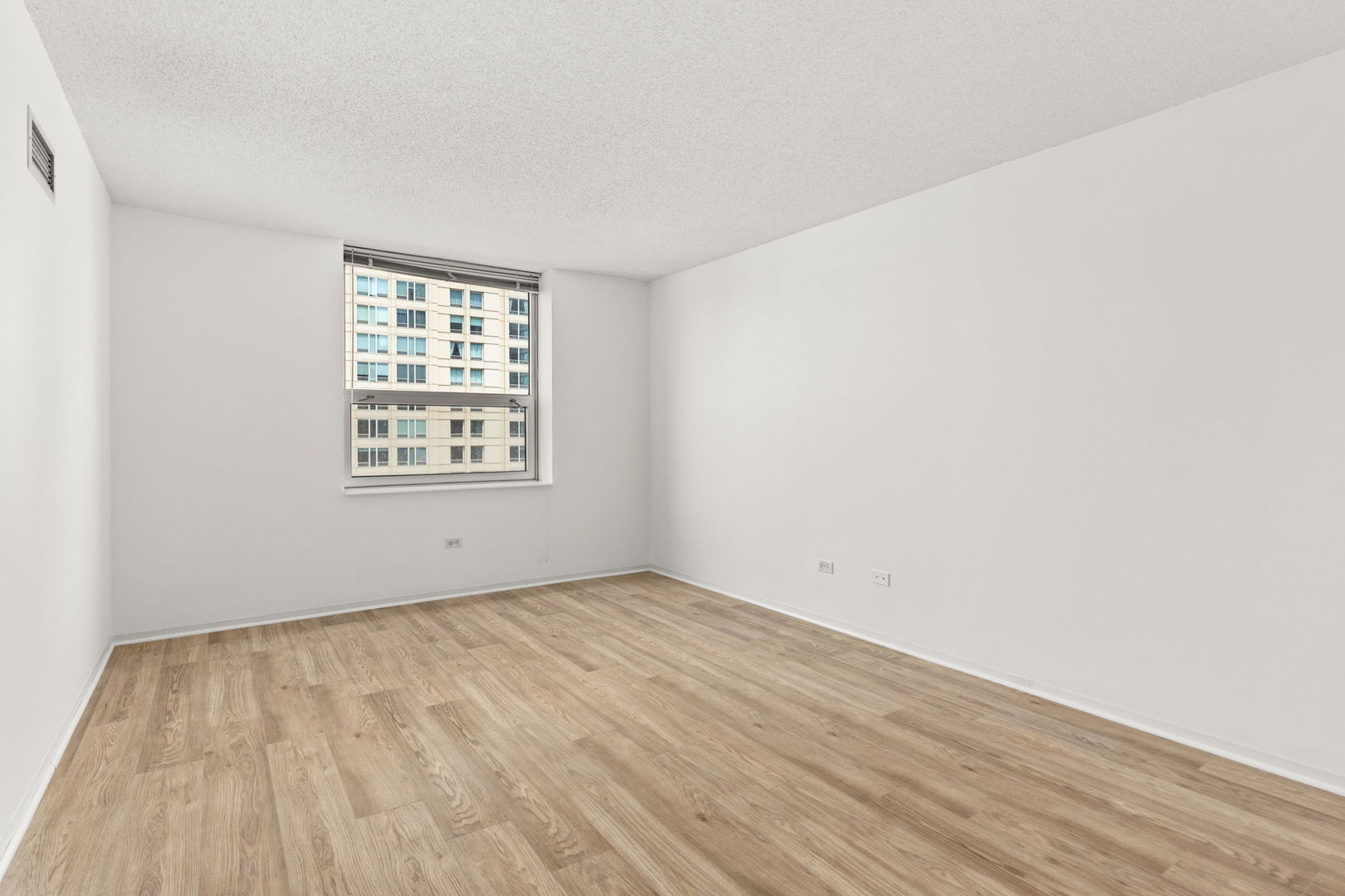 545 N Dearborn Street Unit: 2202