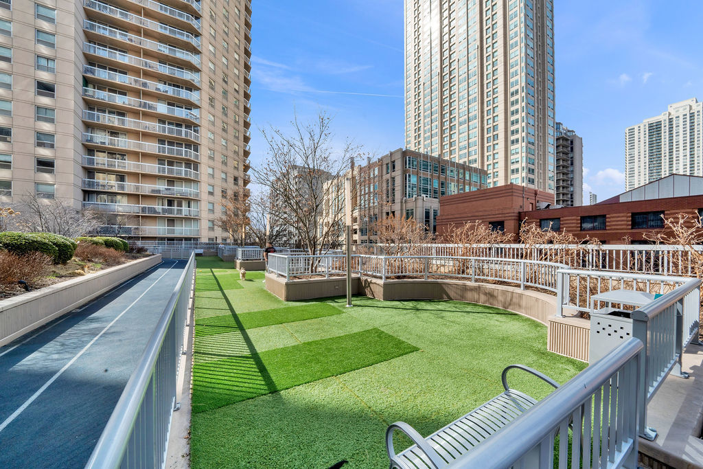 545 N Dearborn Street Unit: 2202