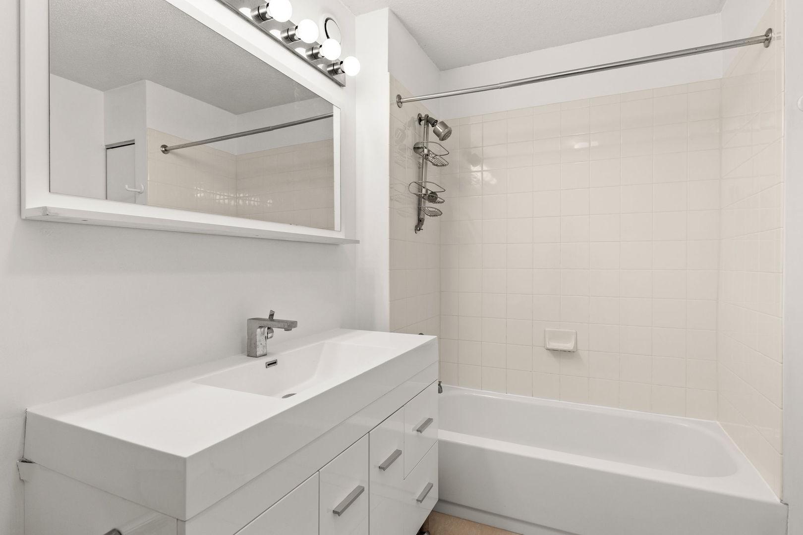 545 N Dearborn Street Unit: 2202