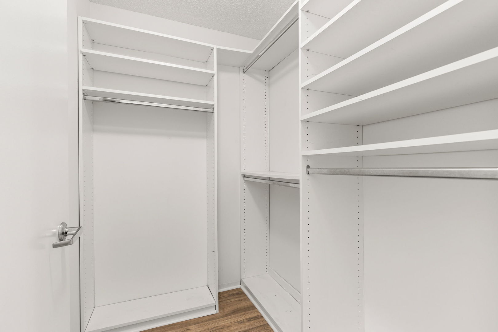 545 N Dearborn Street Unit: 2202