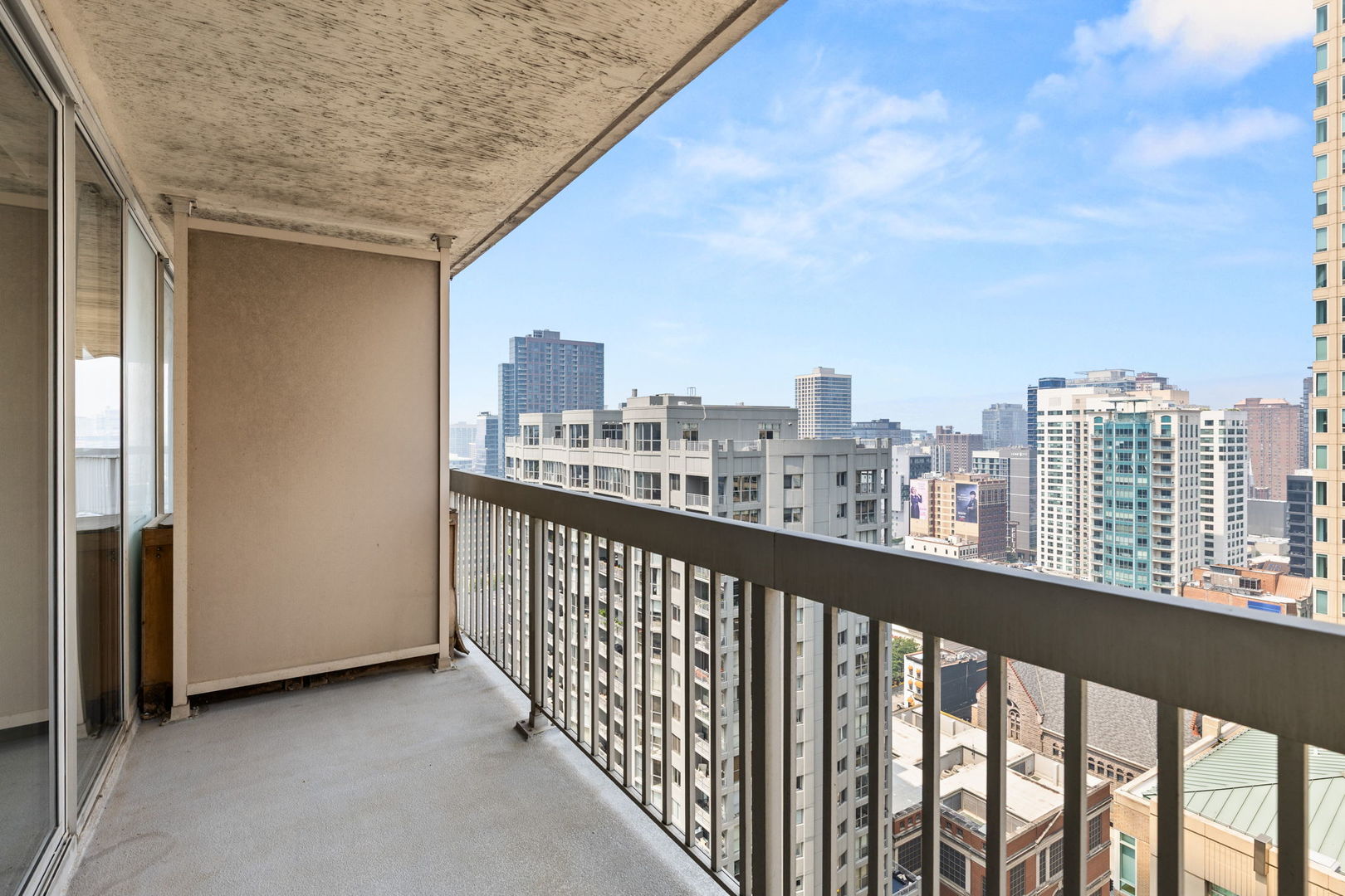 545 N Dearborn Street Unit: 2202