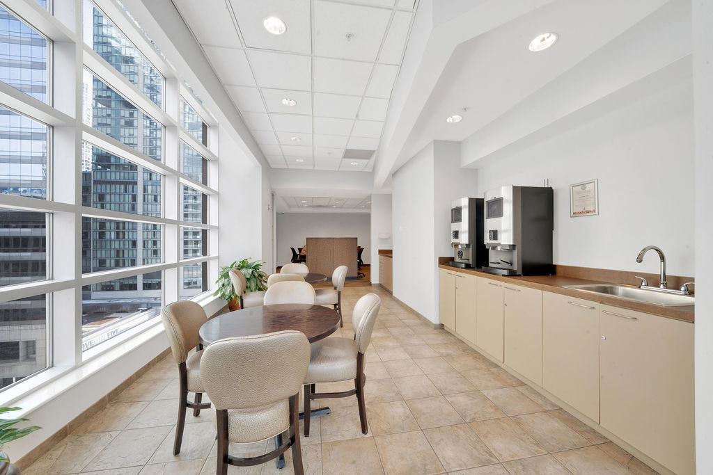 545 N Dearborn Street Unit: 2202