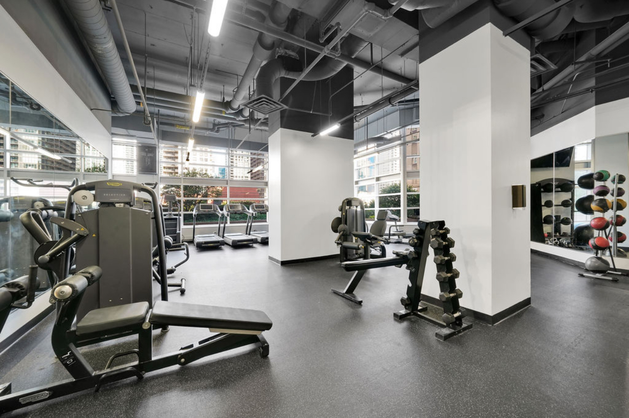 545 N Dearborn Street Unit: 2202