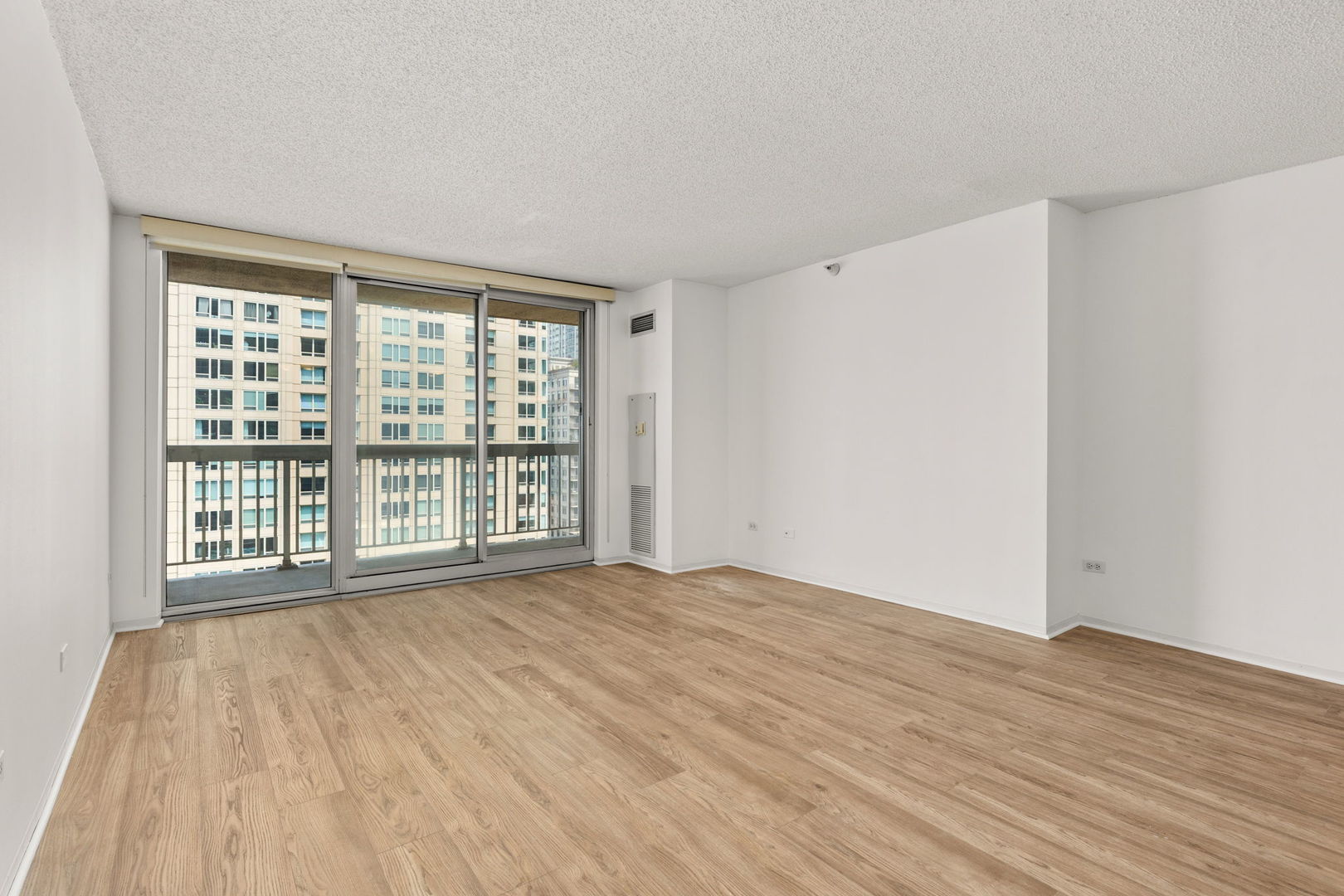 545 N Dearborn Street Unit: 2202