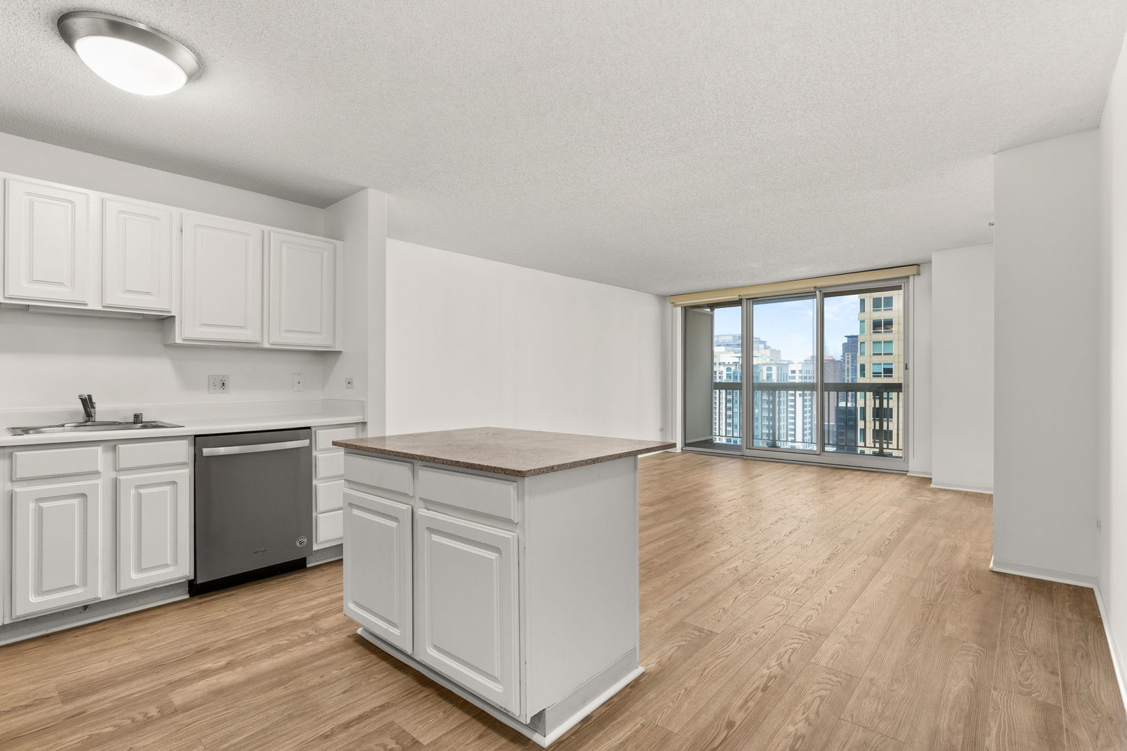 545 N Dearborn Street Unit: 2202