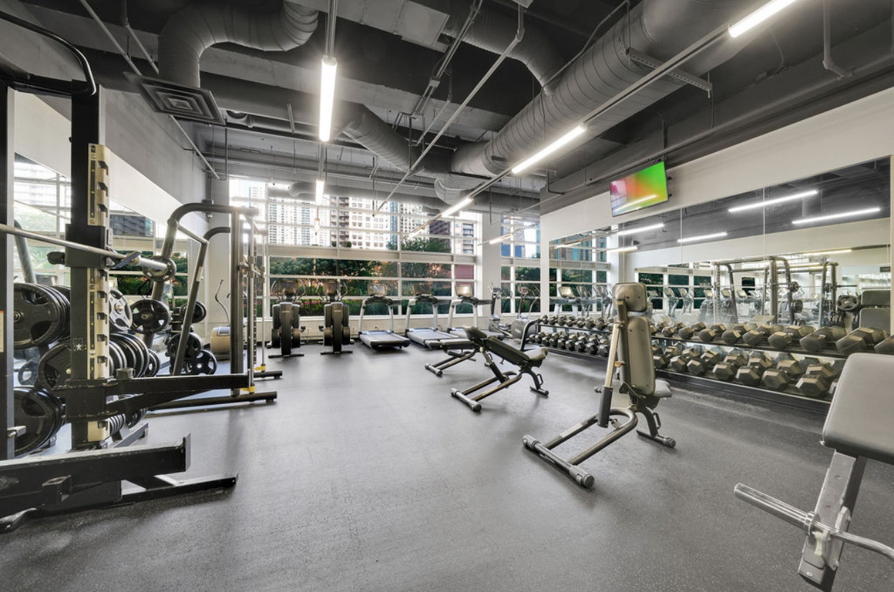 545 N Dearborn Street Unit: 2202