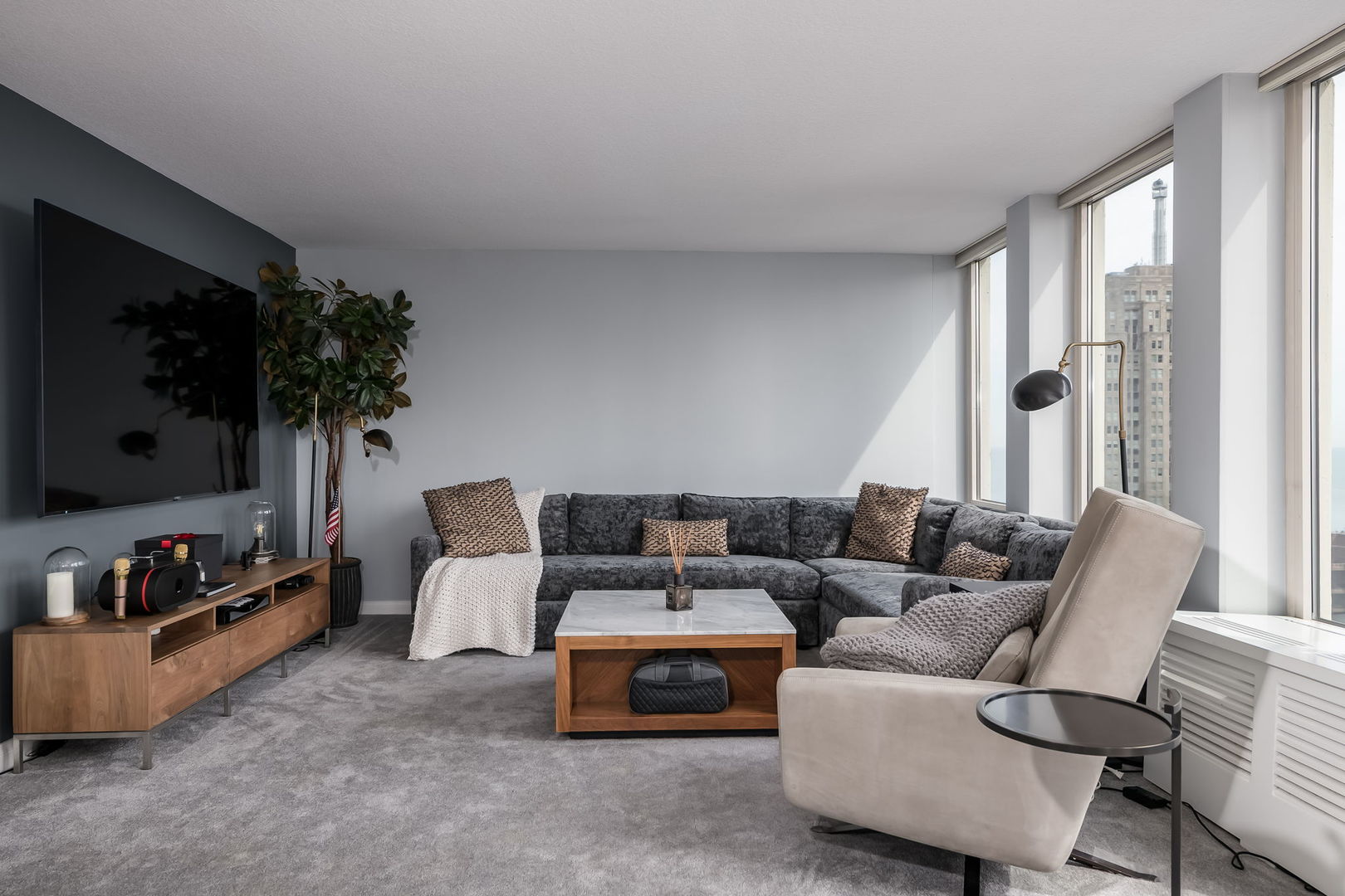 111 E Chestnut Street Unit: 37K