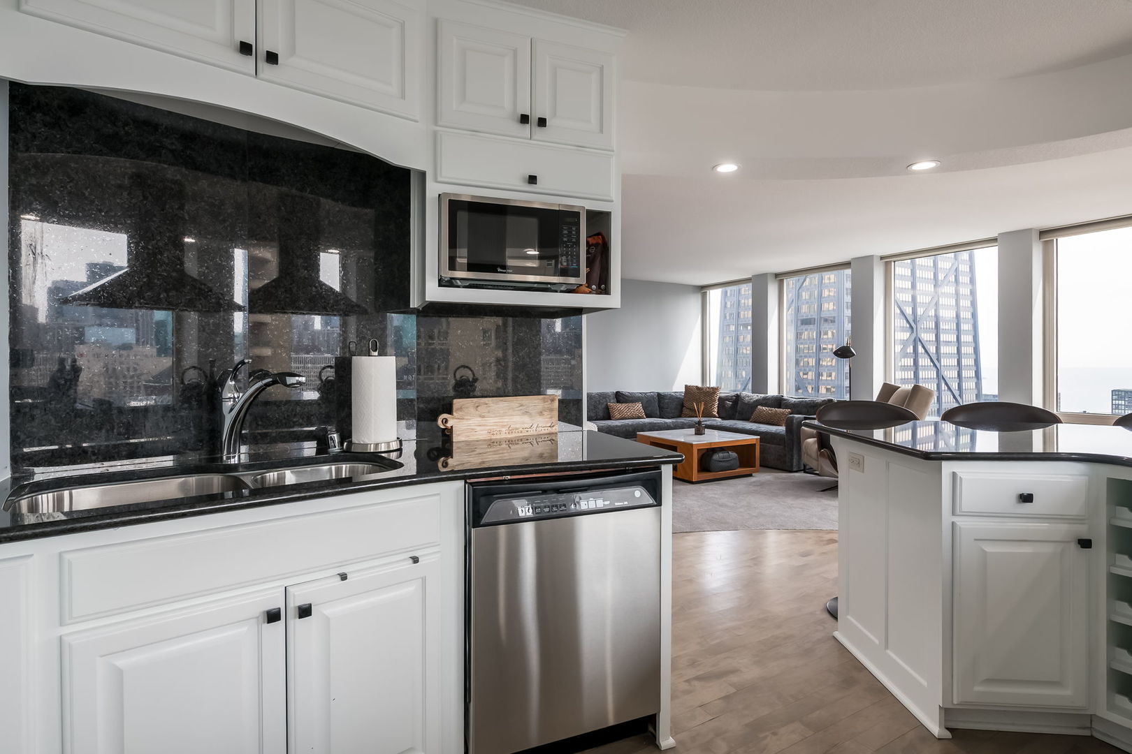 111 E Chestnut Street Unit: 37K