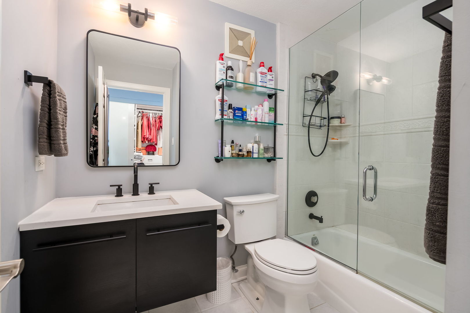 111 E Chestnut Street Unit: 37K