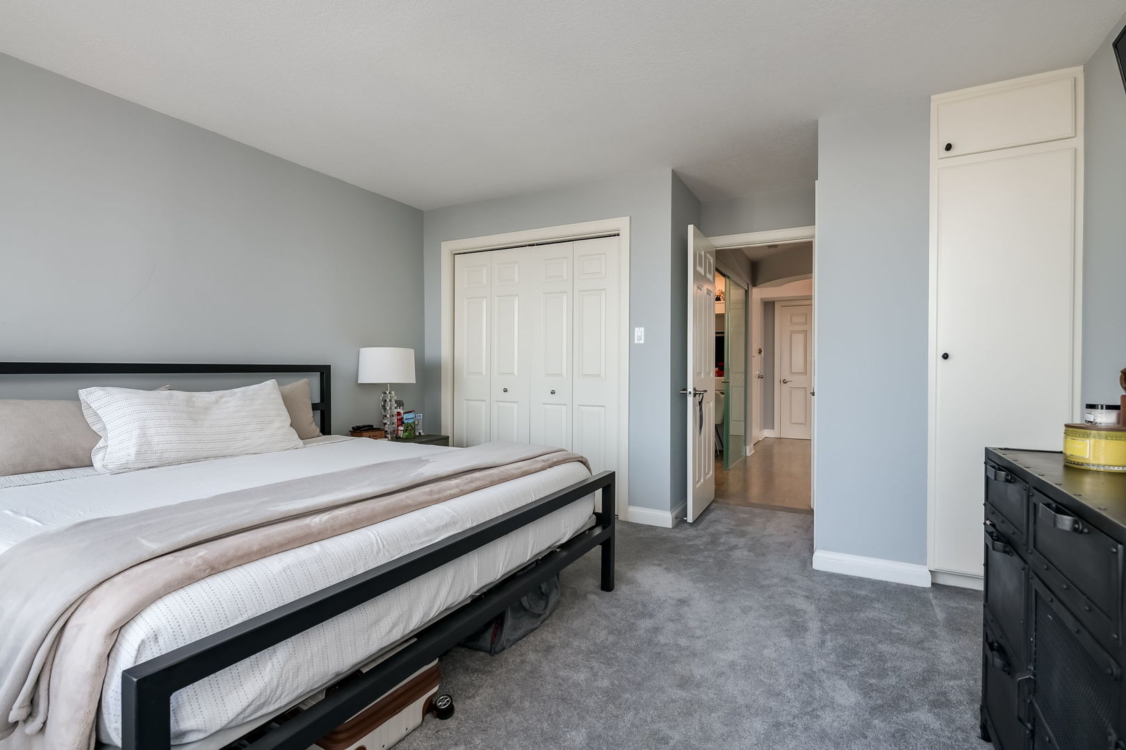 111 E Chestnut Street Unit: 37K