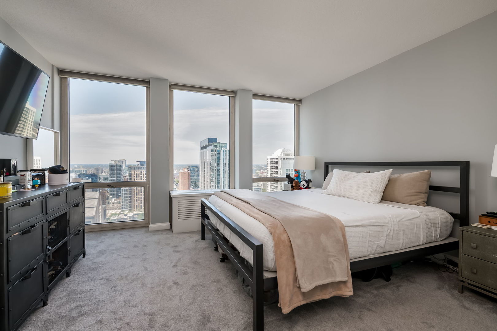 111 E Chestnut Street Unit: 37K