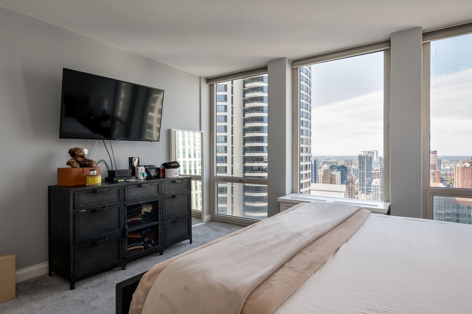 111 E Chestnut Street Unit: 37K