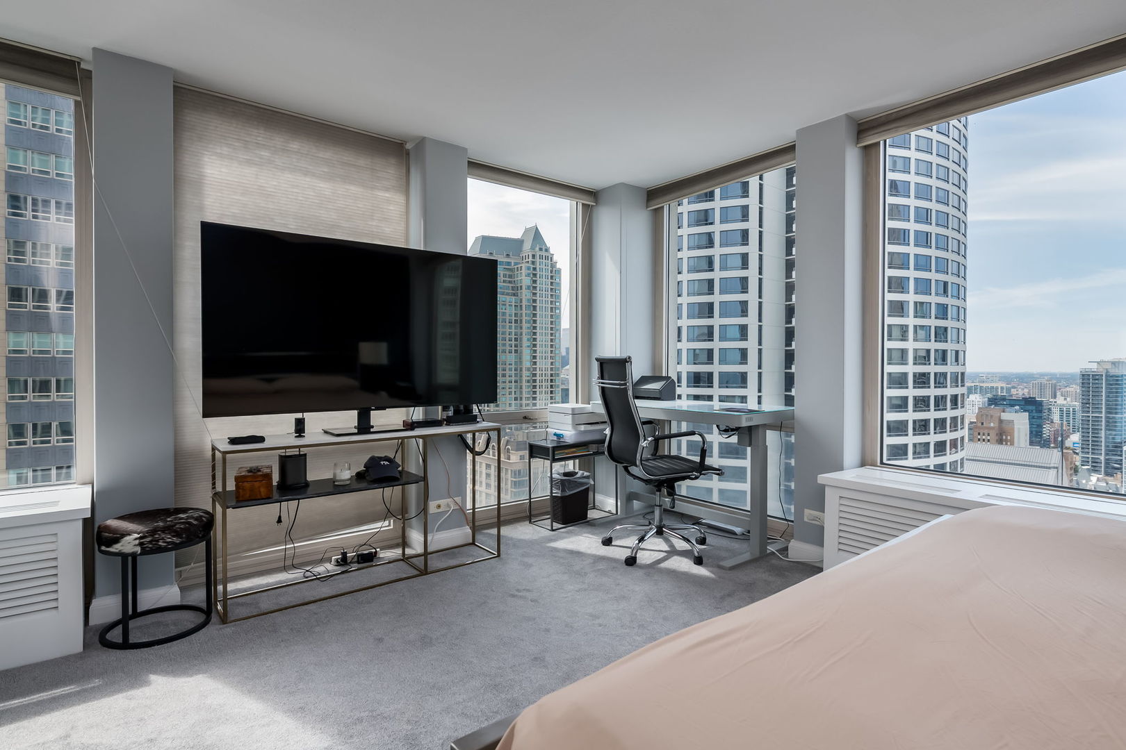 111 E Chestnut Street Unit: 37K