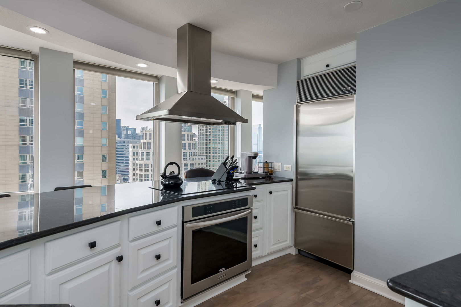 111 E Chestnut Street Unit: 37K