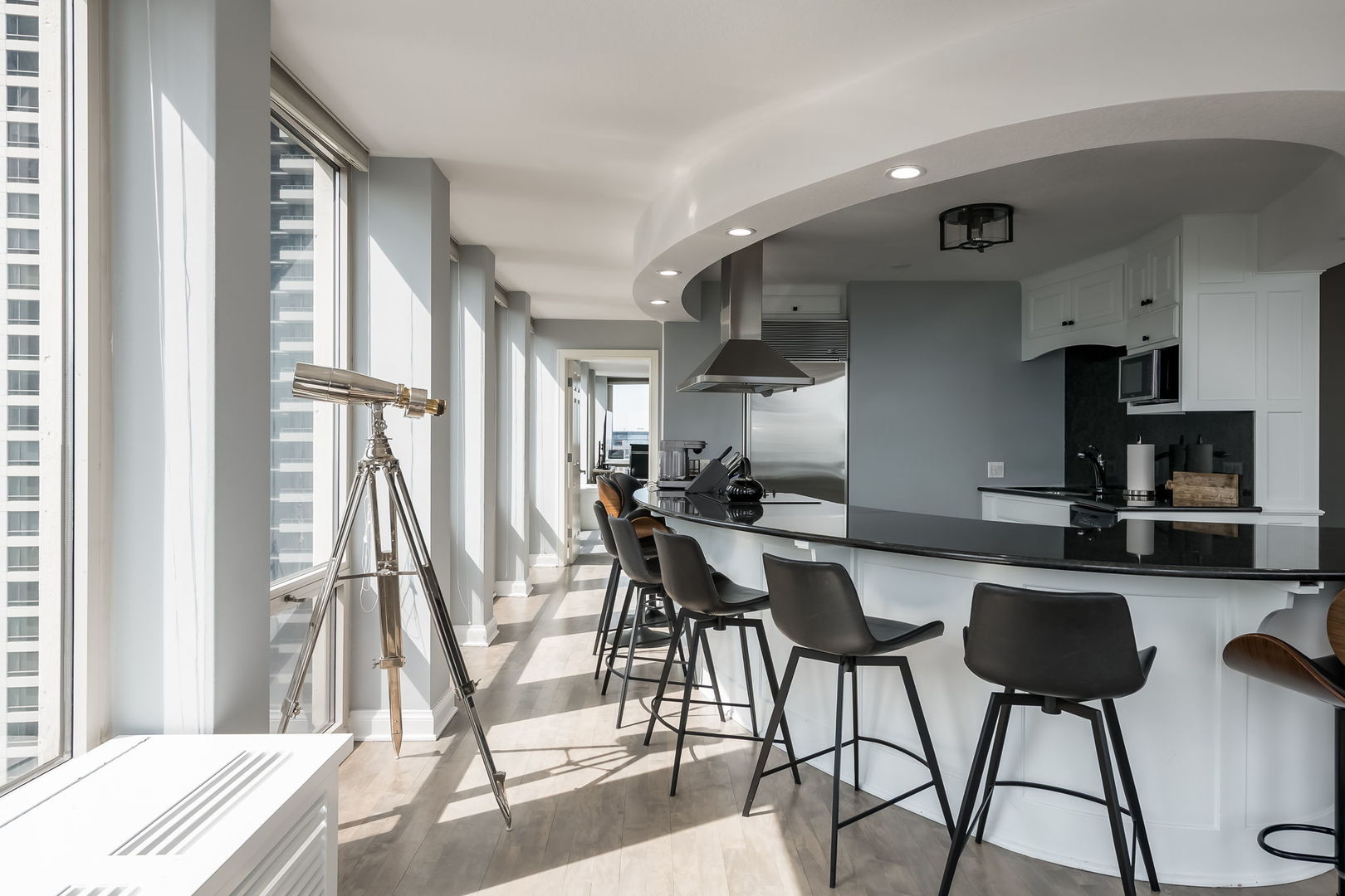 111 E Chestnut Street Unit: 37K