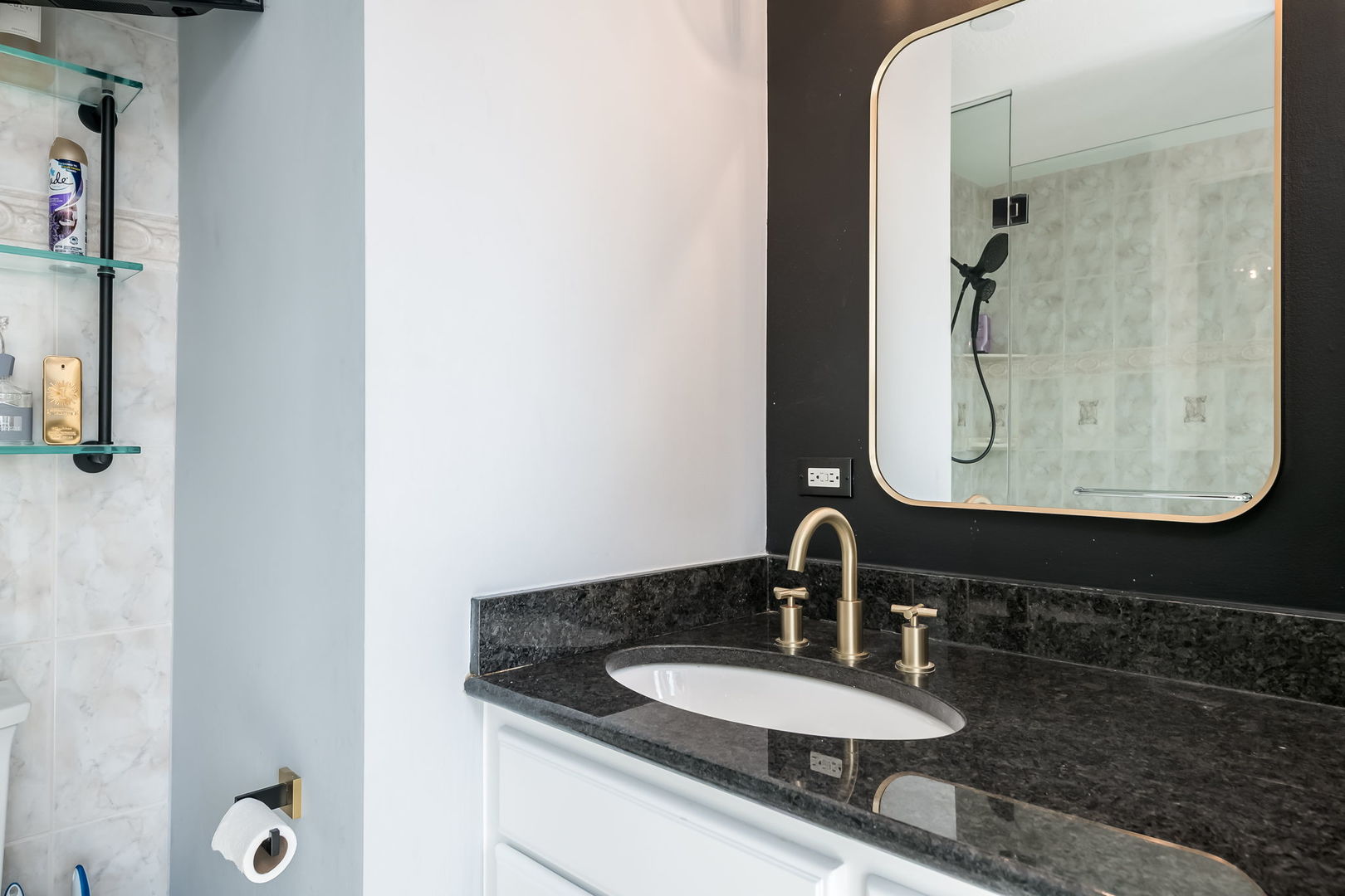 111 E Chestnut Street Unit: 37K