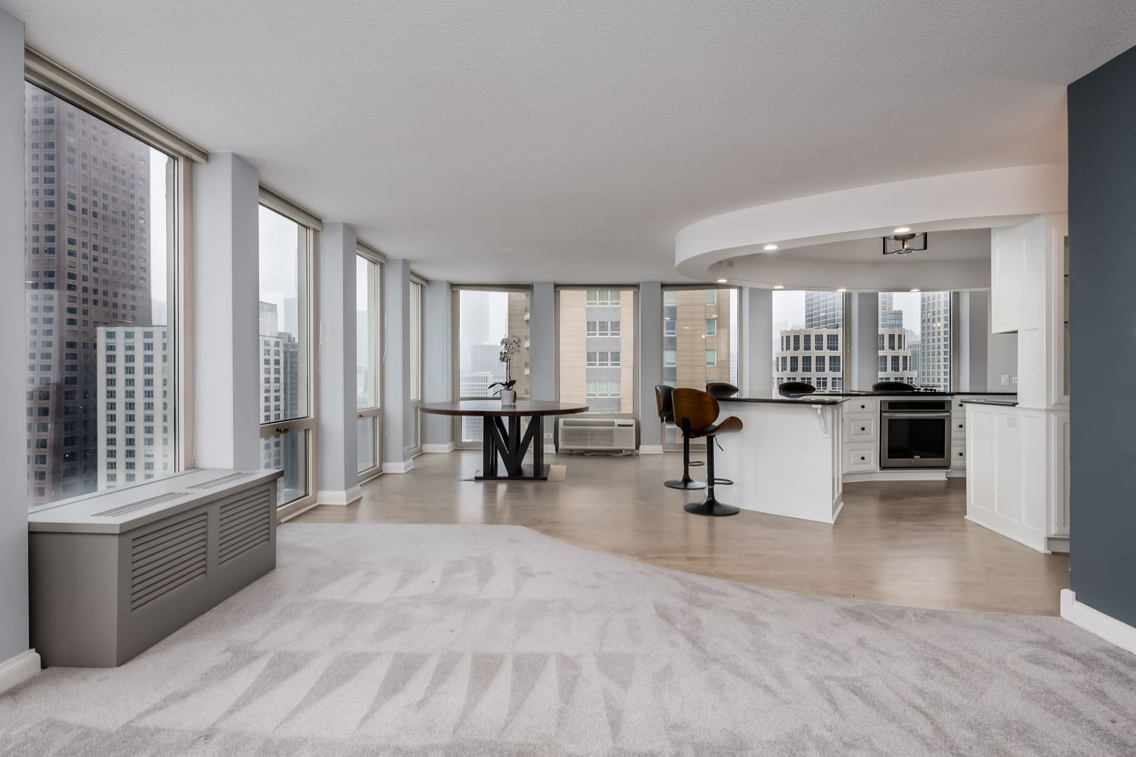 111 E Chestnut Street Unit: 37K