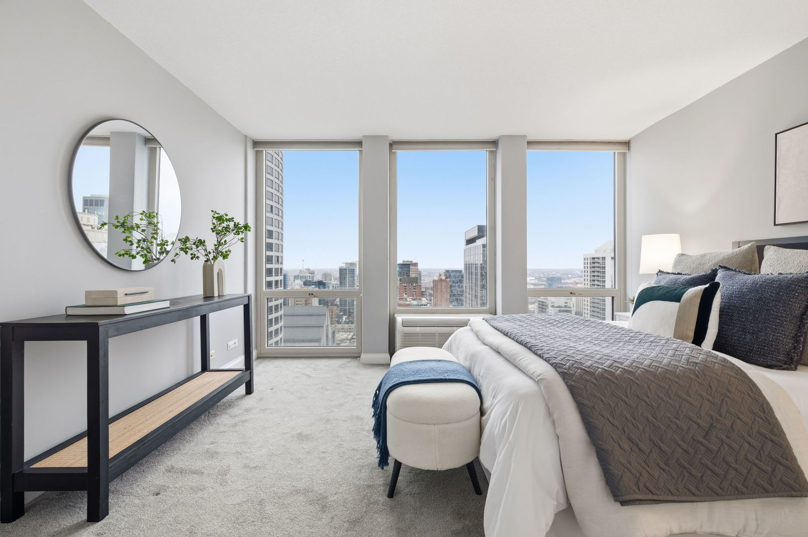 111 E Chestnut Street Unit: 37K