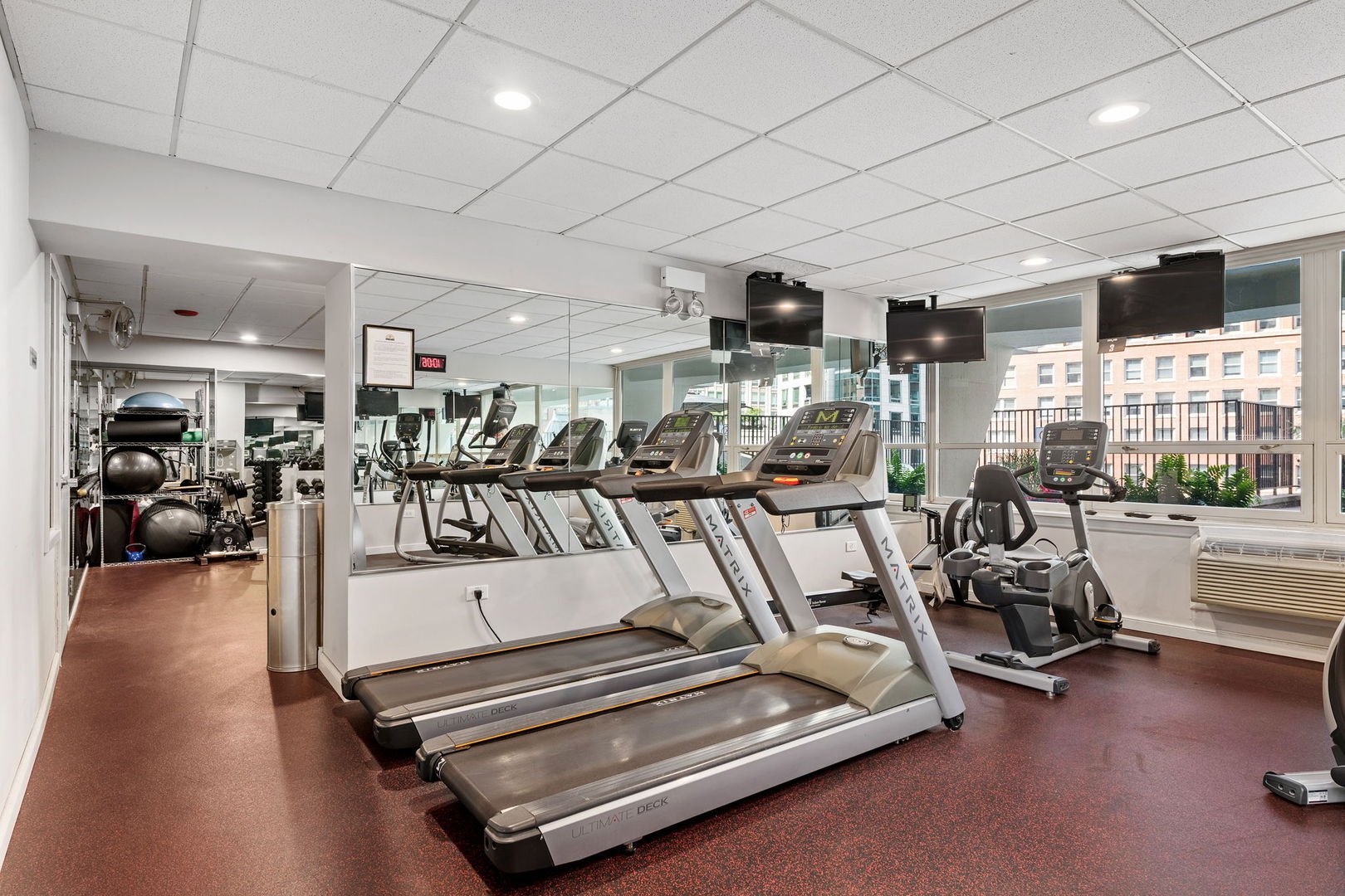 111 E Chestnut Street Unit: 37K