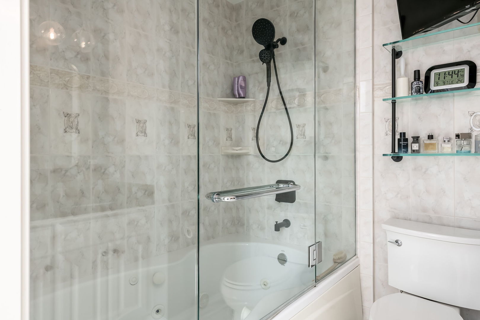 111 E Chestnut Street Unit: 37K