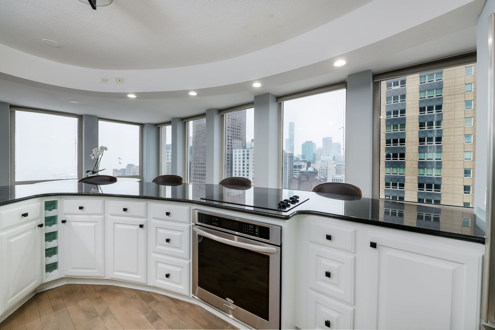 111 E Chestnut Street Unit: 37K