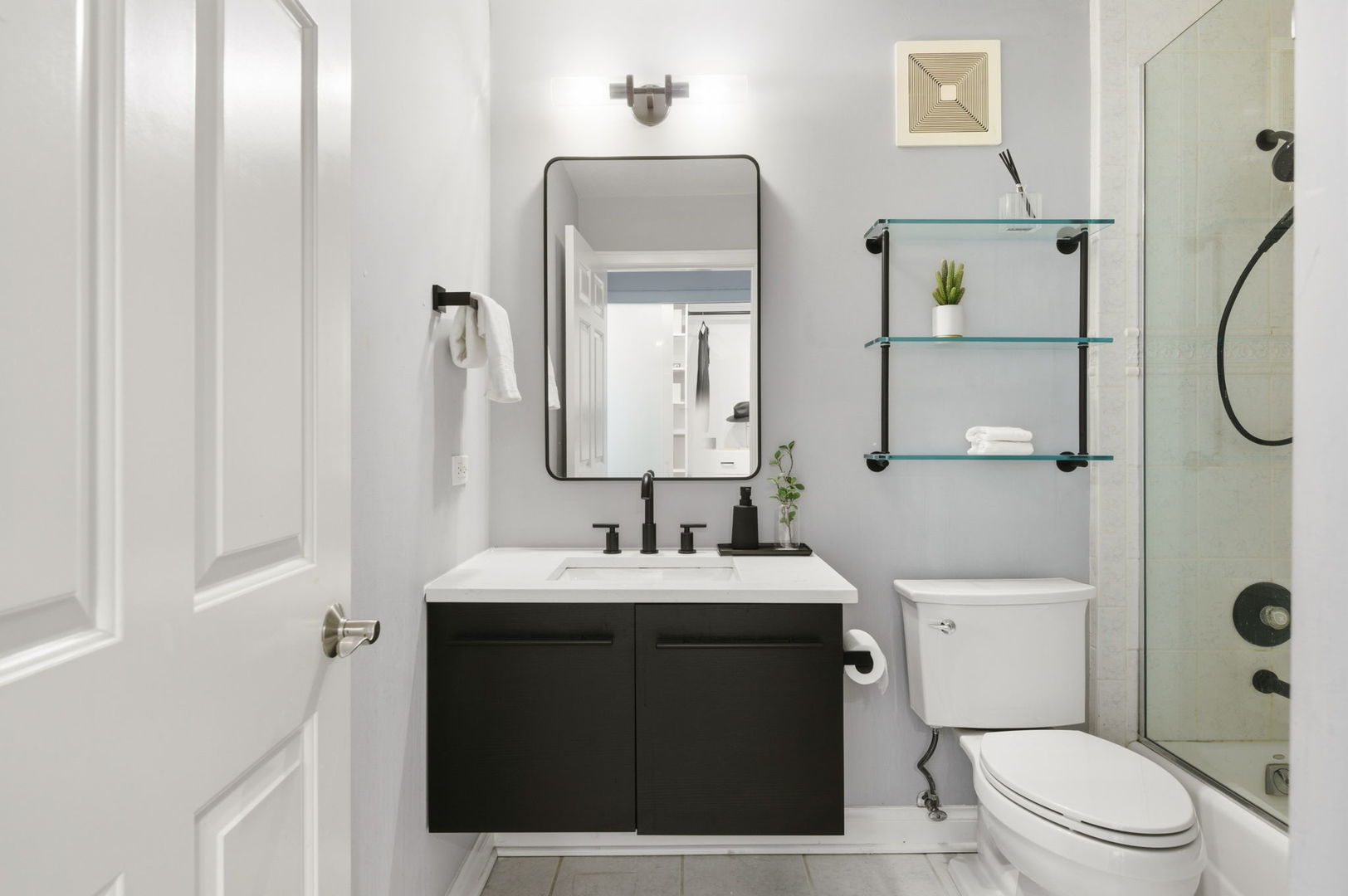 111 E Chestnut Street Unit: 37K