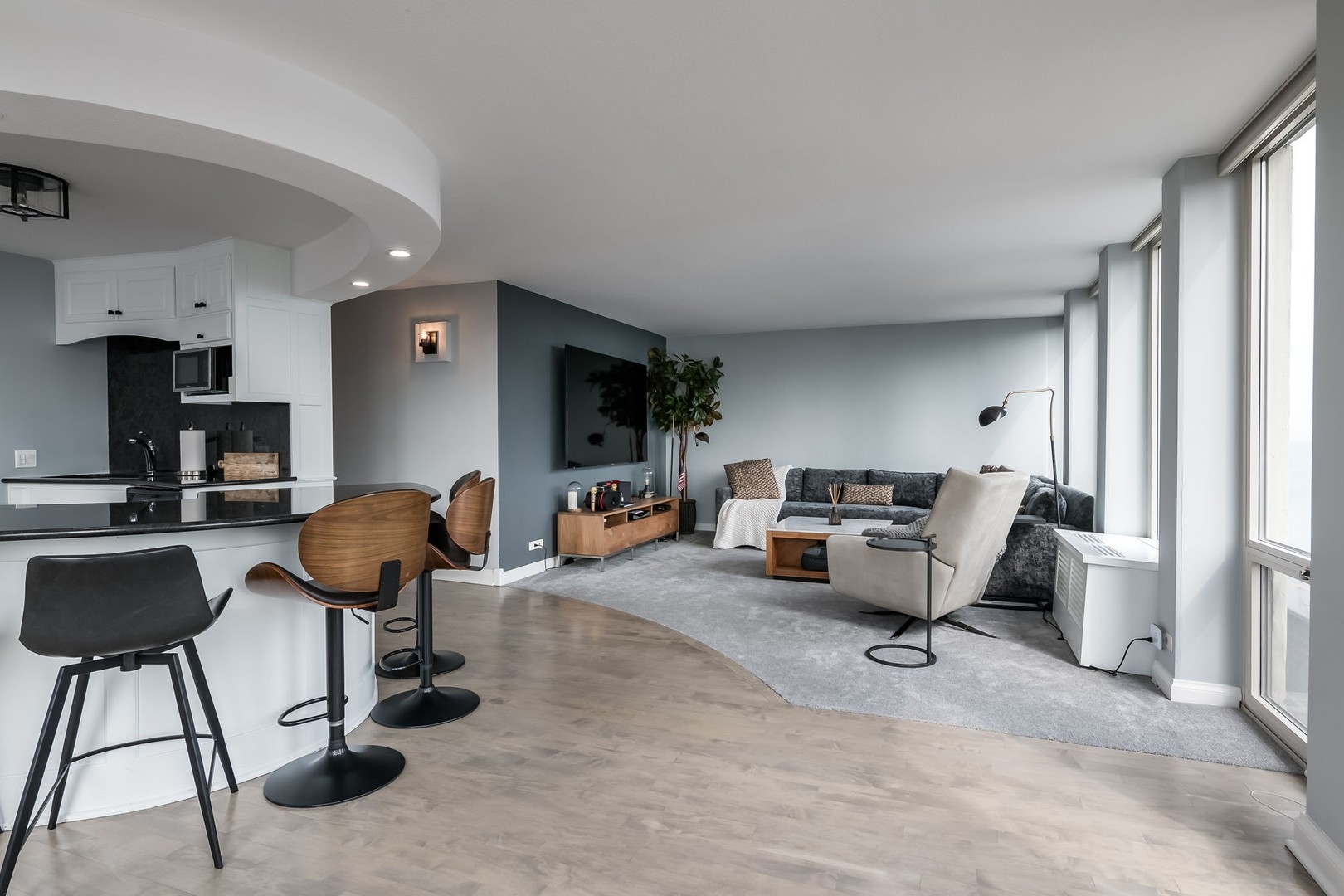 111 E Chestnut Street Unit: 37K