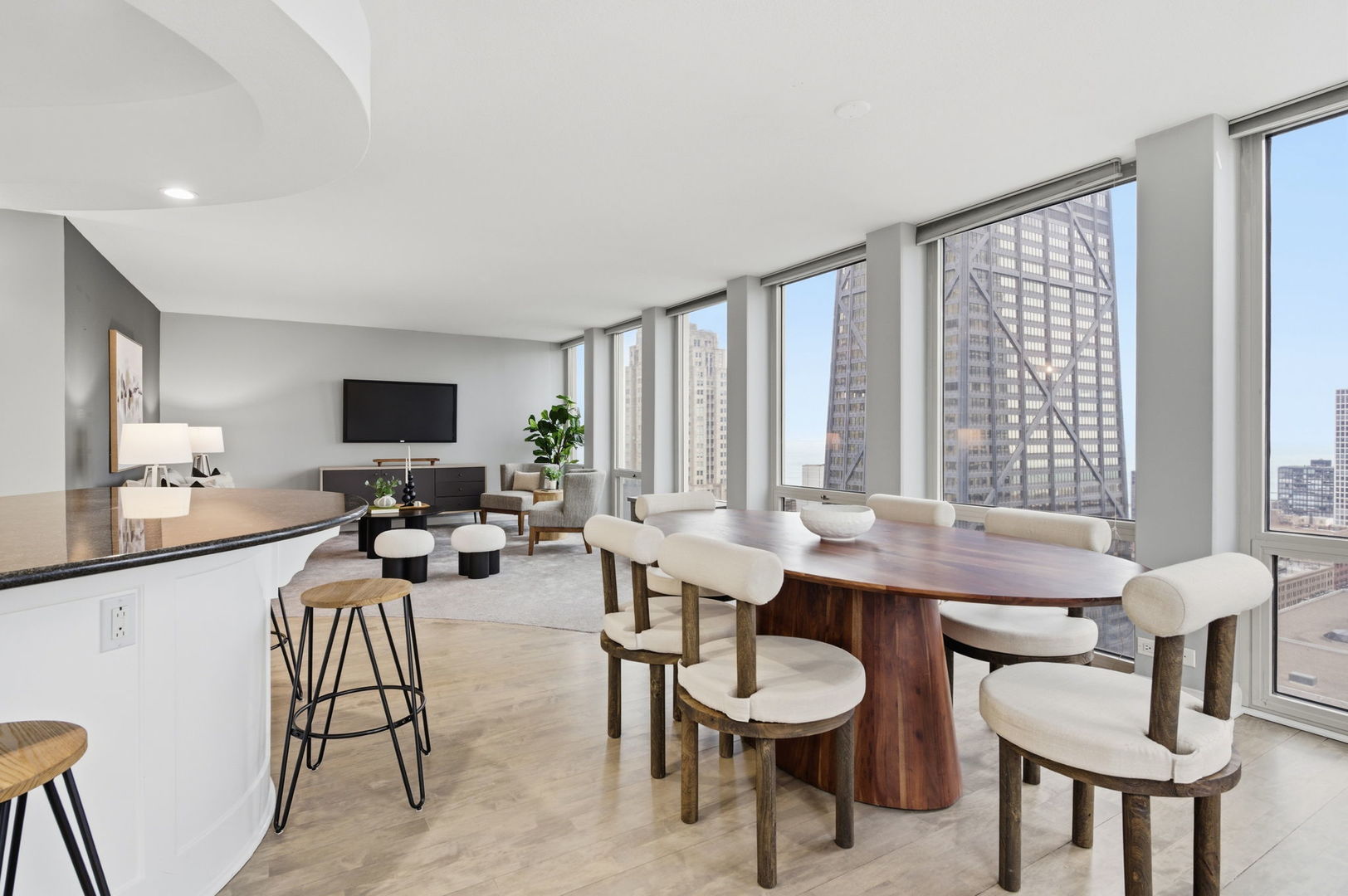 111 E Chestnut Street Unit: 37K