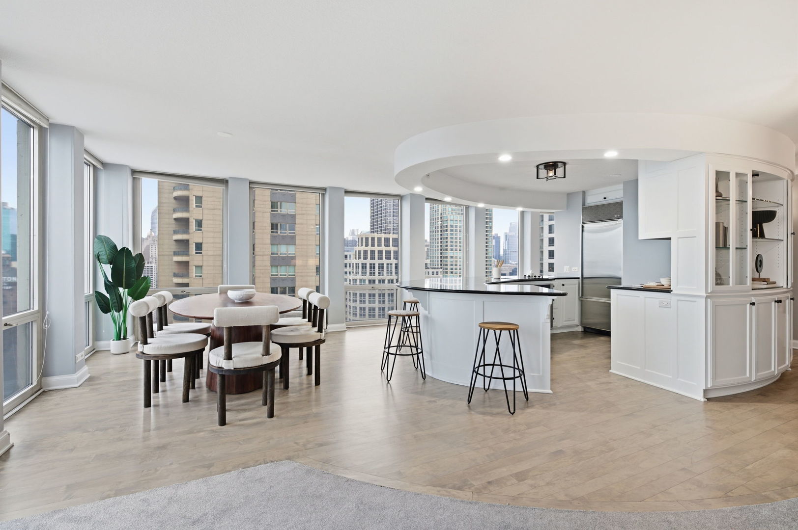 111 E Chestnut Street Unit: 37K