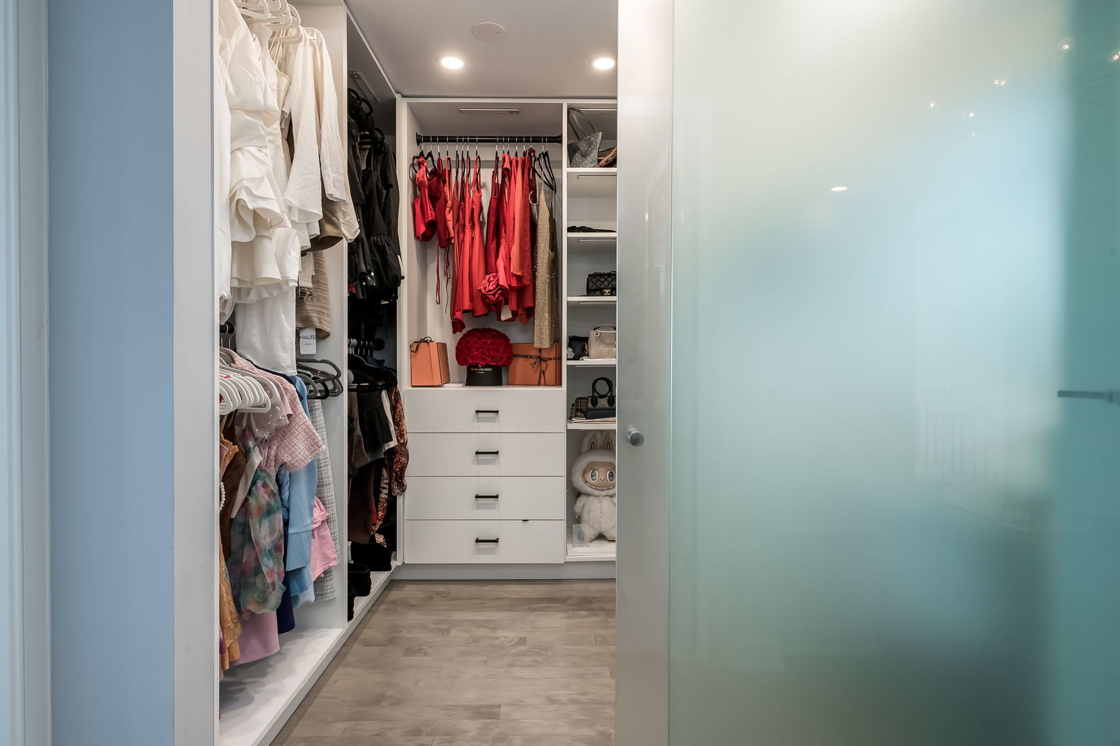 111 E Chestnut Street Unit: 37K