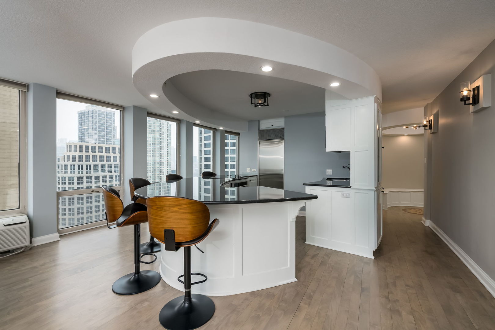 111 E Chestnut Street Unit: 37K