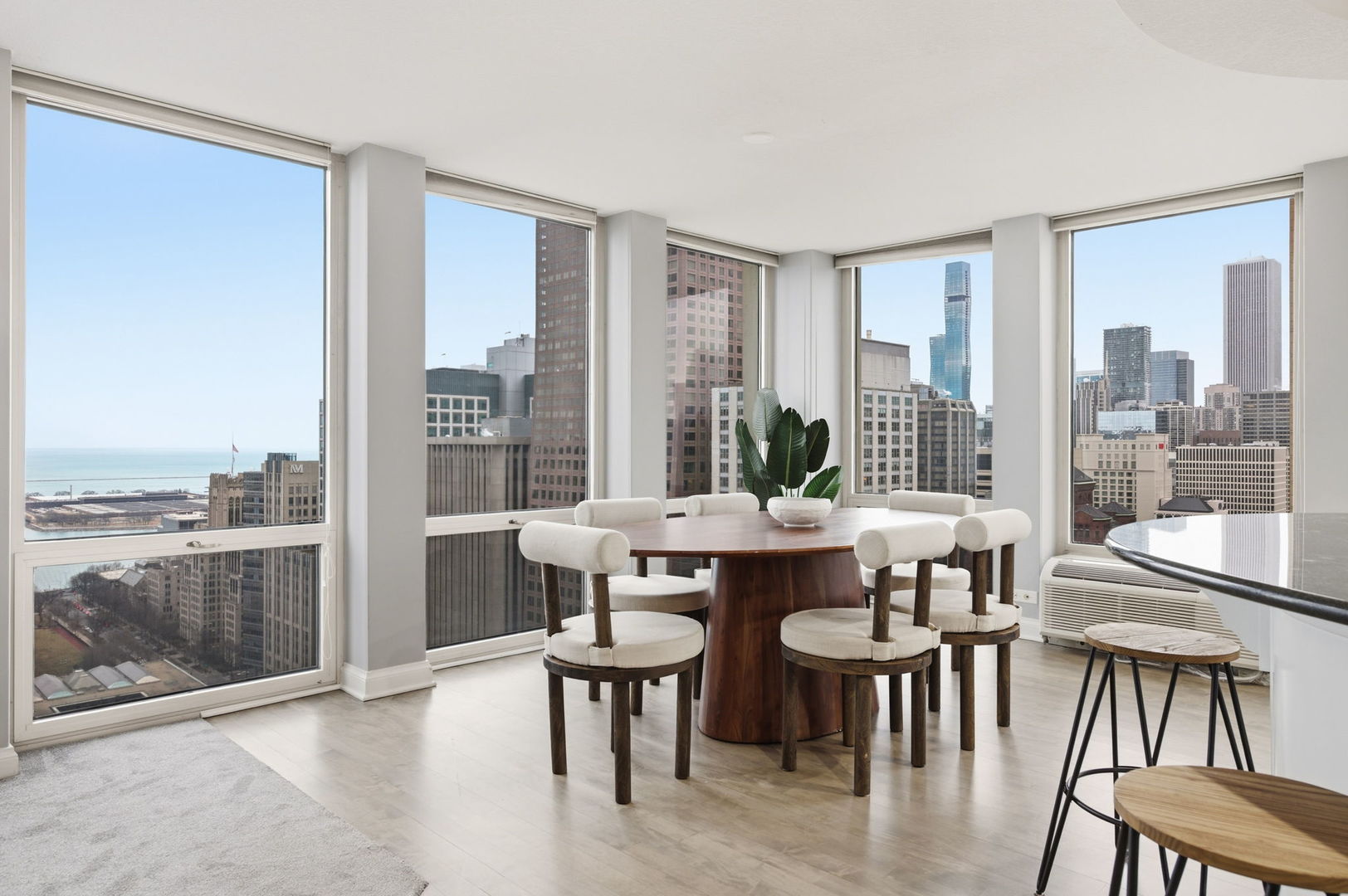 111 E Chestnut Street Unit: 37K