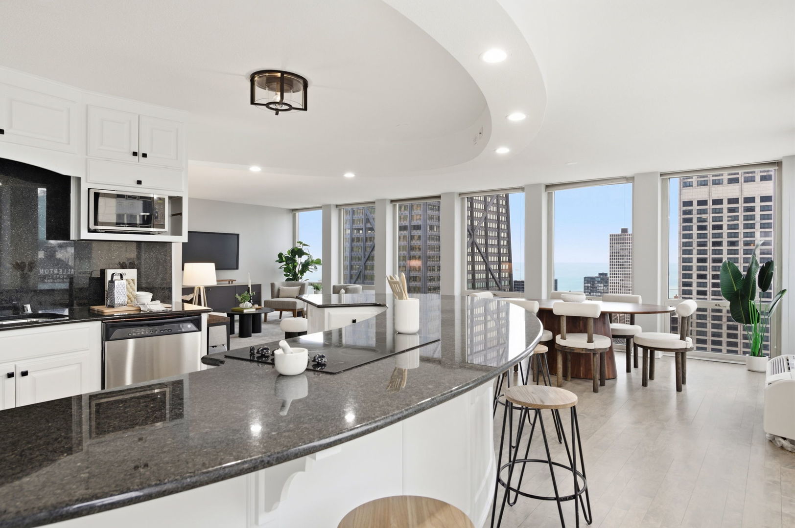 111 E Chestnut Street Unit: 37K