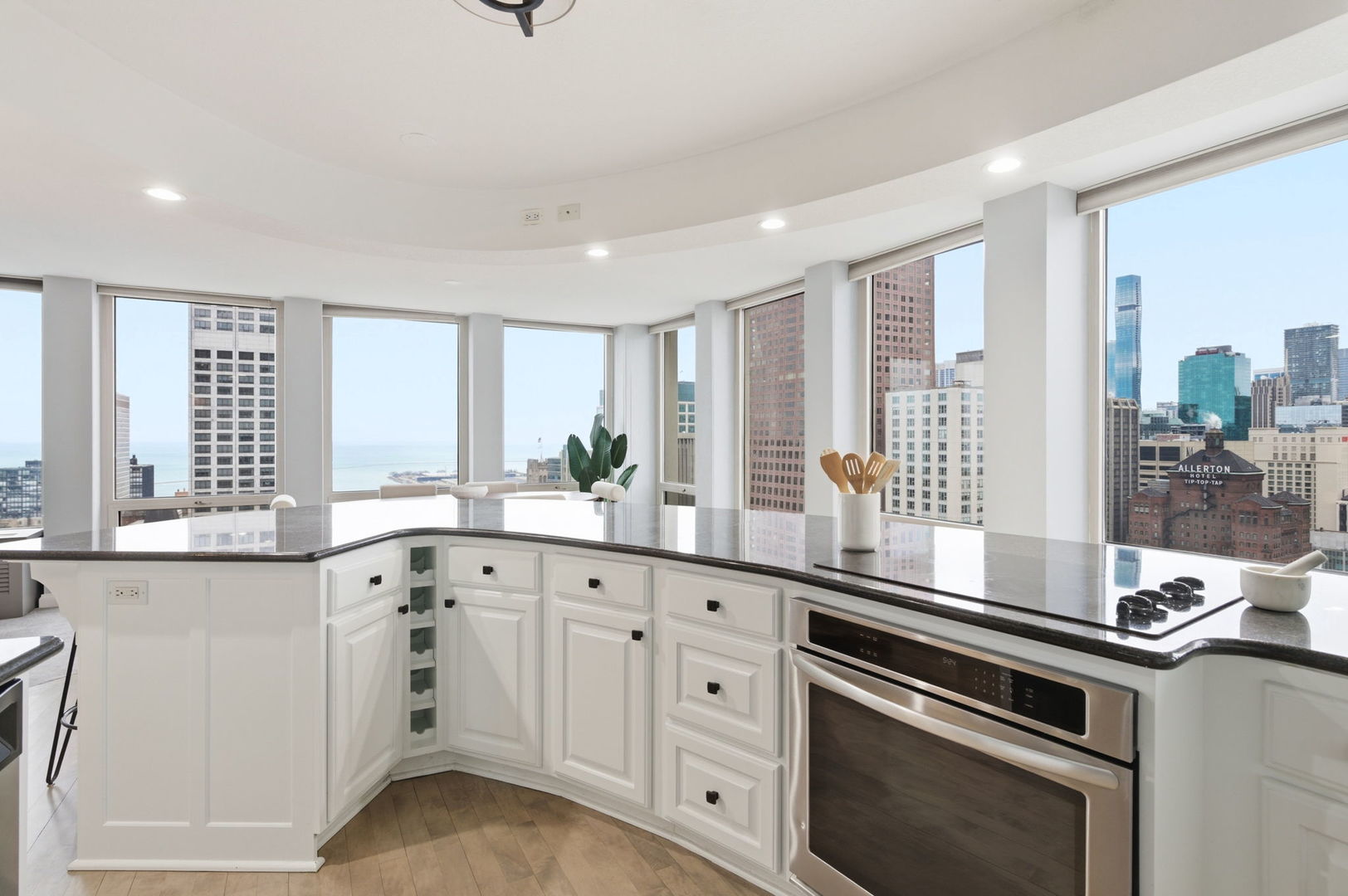 111 E Chestnut Street Unit: 37K