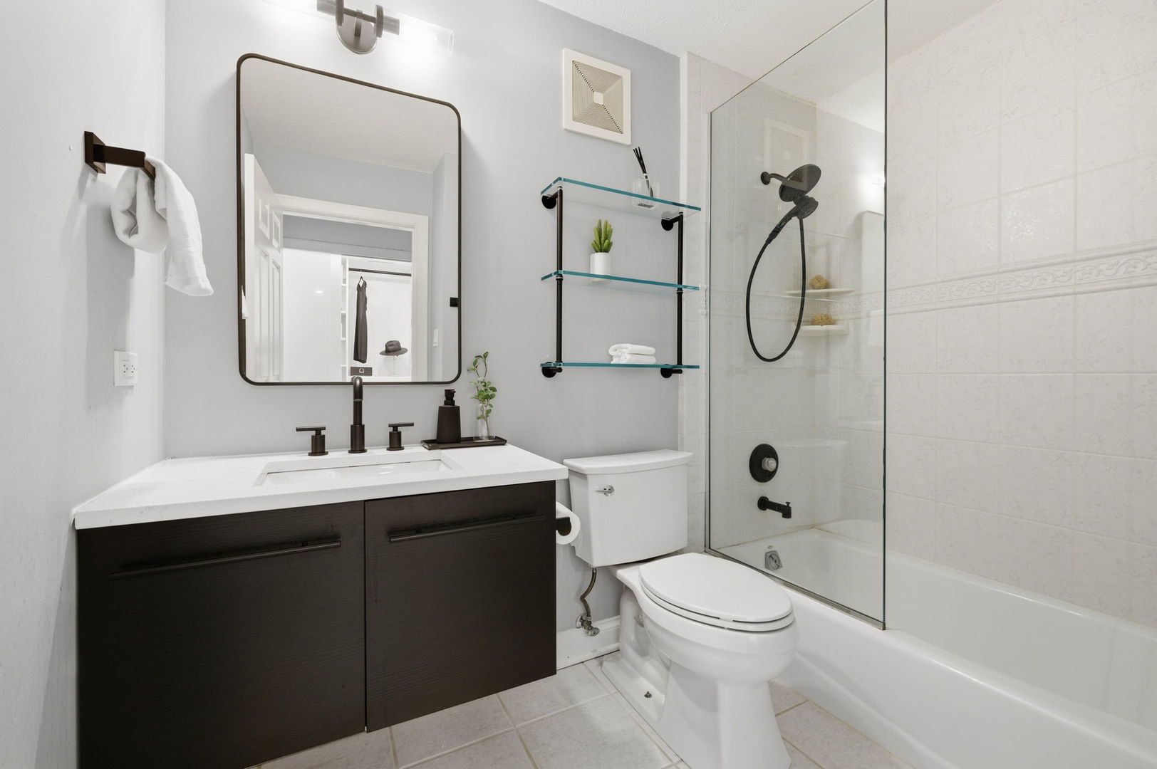 111 E Chestnut Street Unit: 37K