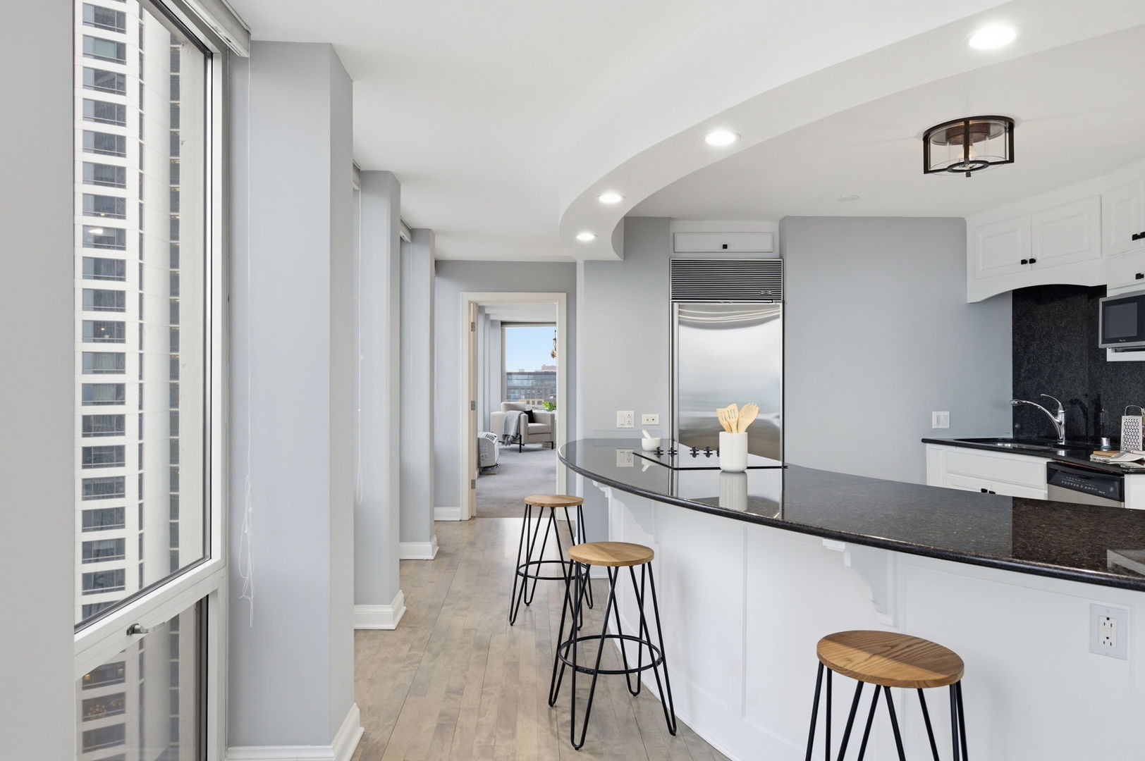 111 E Chestnut Street Unit: 37K