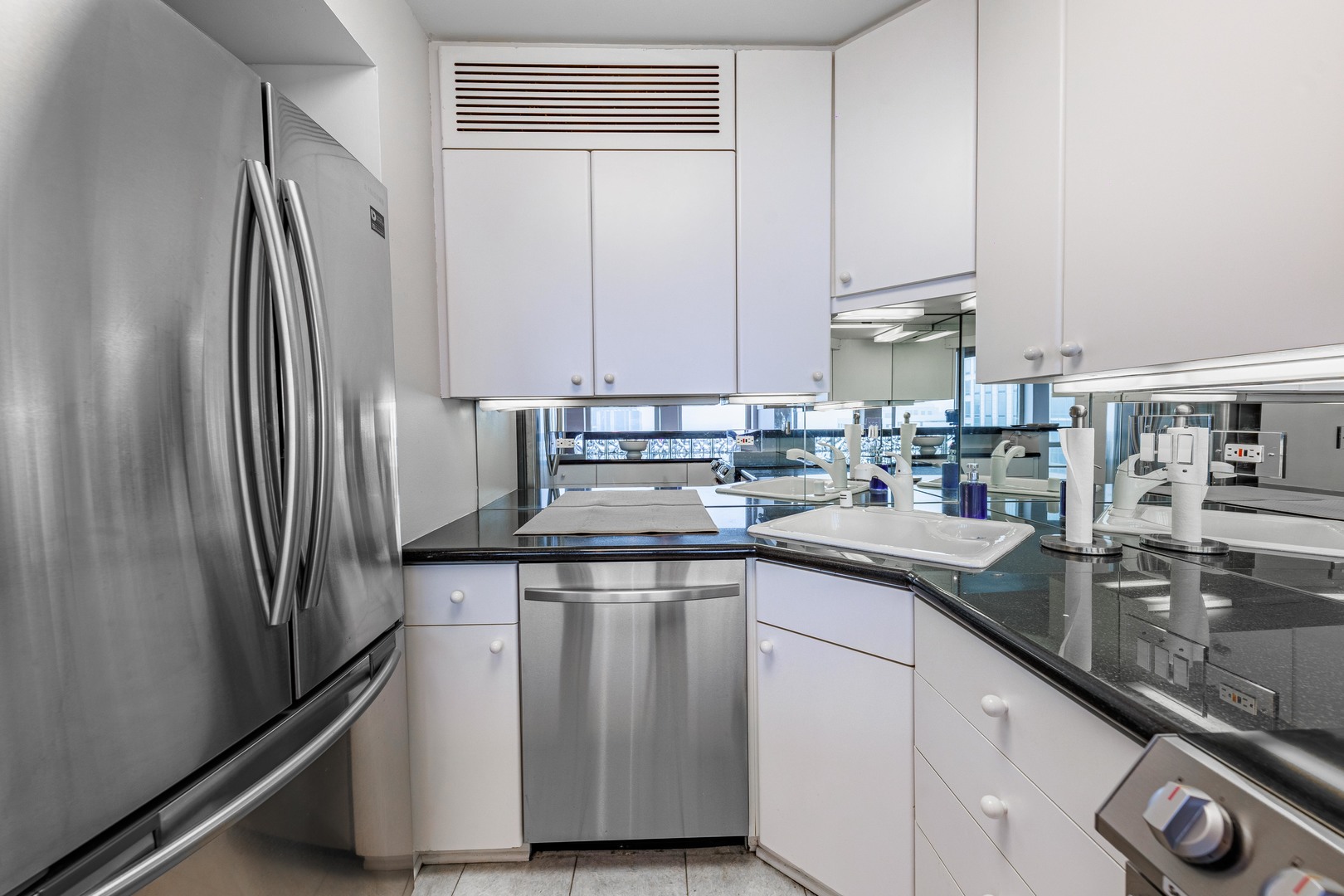 111 E Chestnut Street Unit: 40D