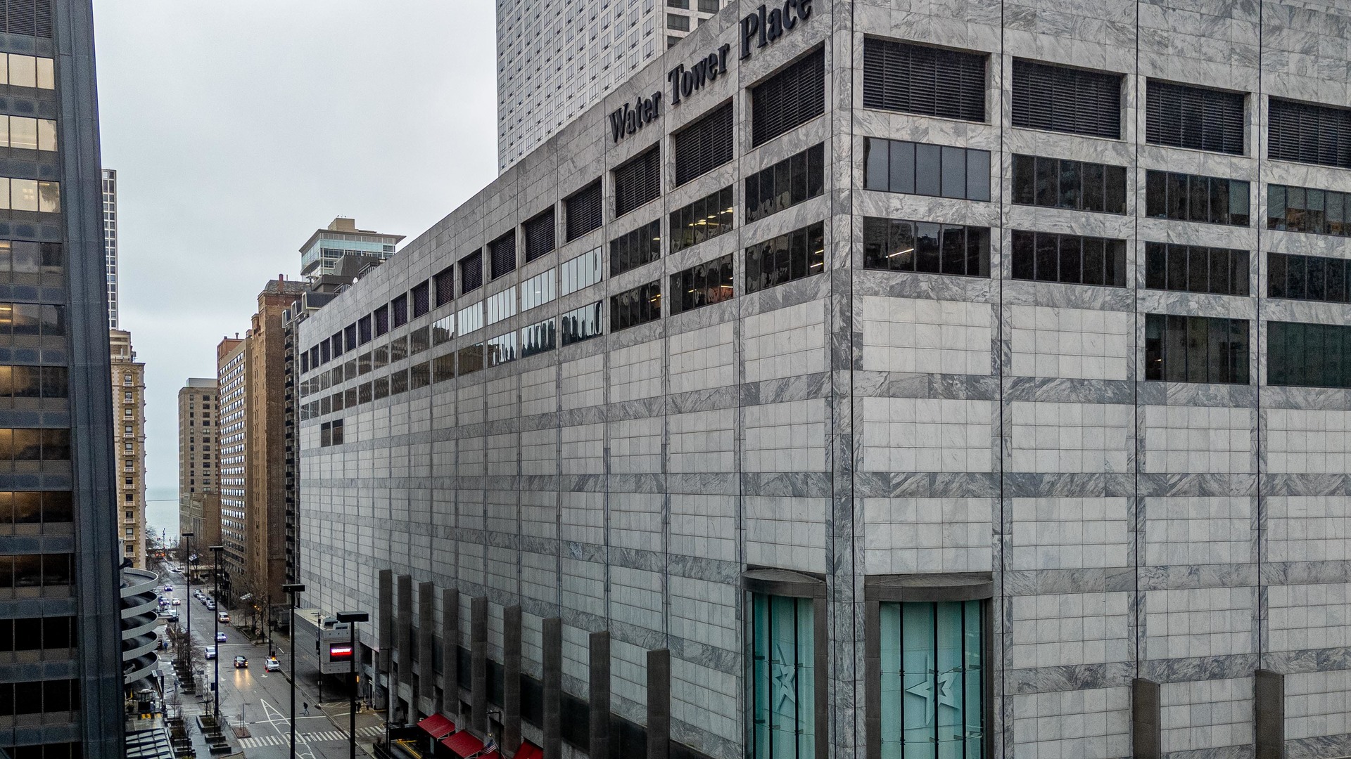 111 E Chestnut Street Unit: 40D